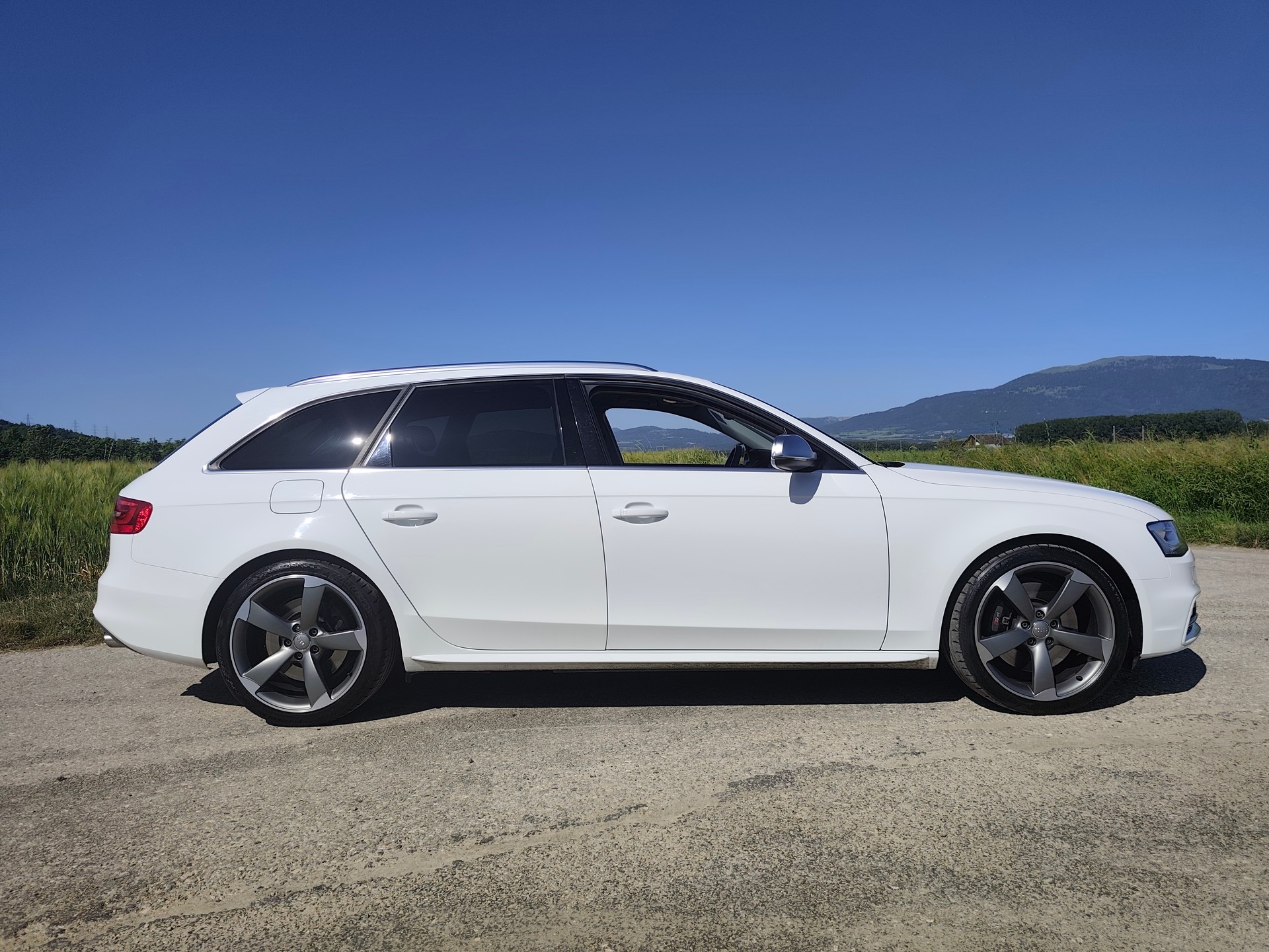 AUDI S4 Avant 3.0 TFSI quattro S-tronic-image-7