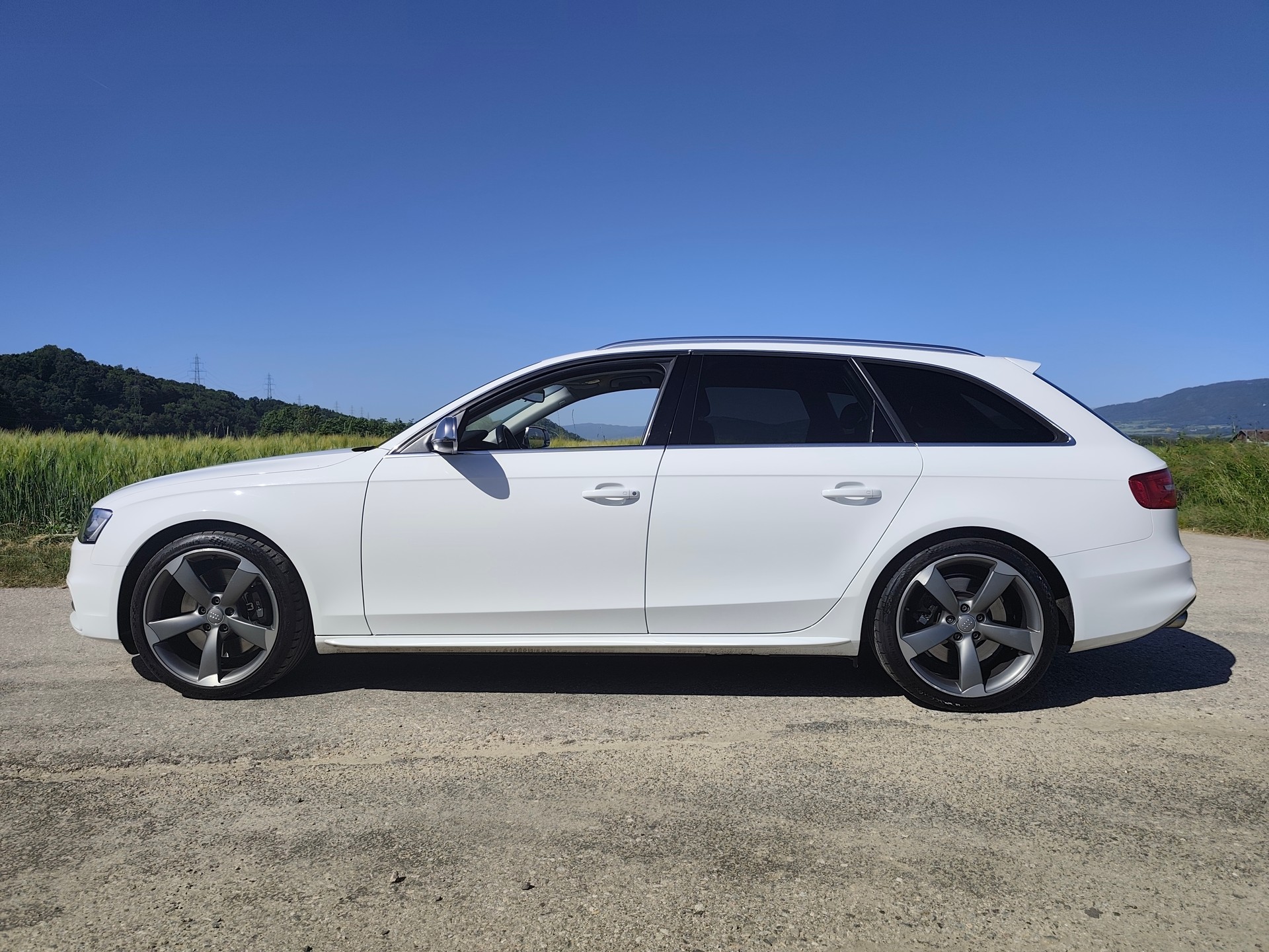 AUDI S4 Avant 3.0 TFSI quattro S-tronic-image-4