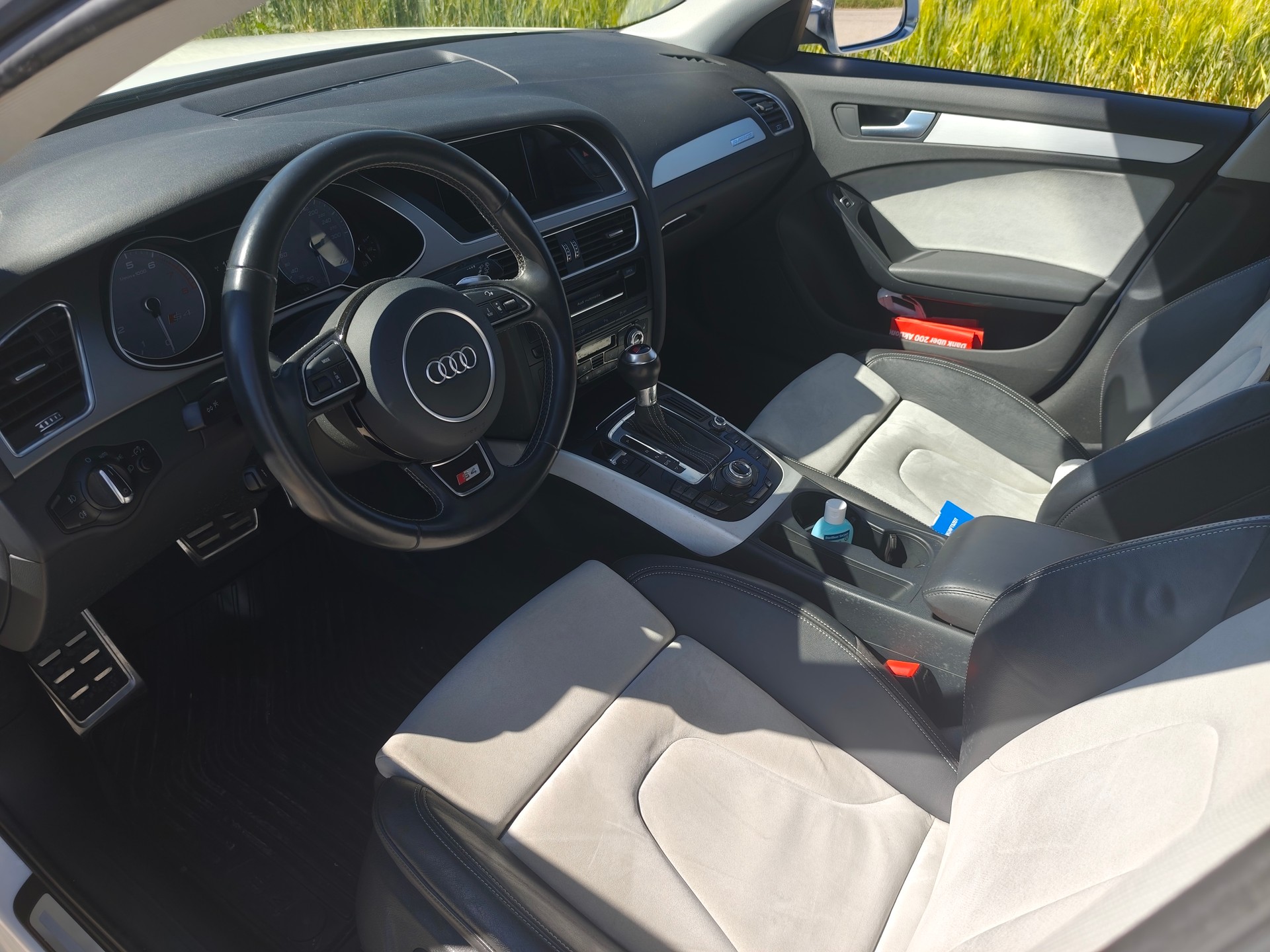 AUDI S4 Avant 3.0 TFSI quattro S-tronic-image-12