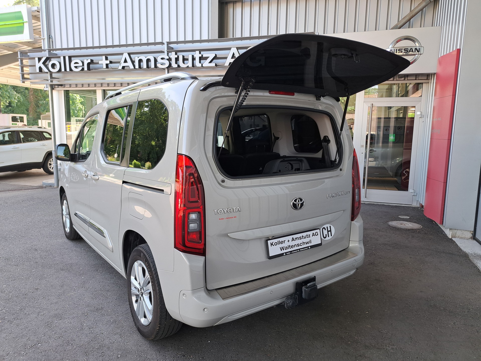 TOYOTA Proace City Verso 1.2 Trend Medium Automatik-image-5