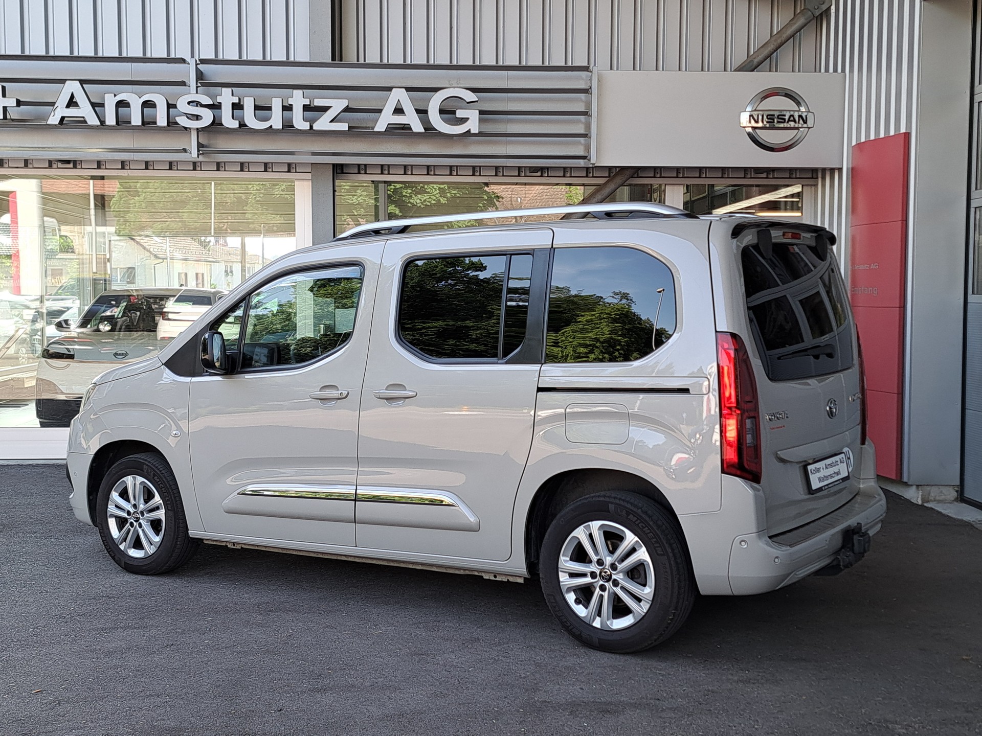 TOYOTA Proace City Verso 1.2 Trend Medium Automatik-image-3