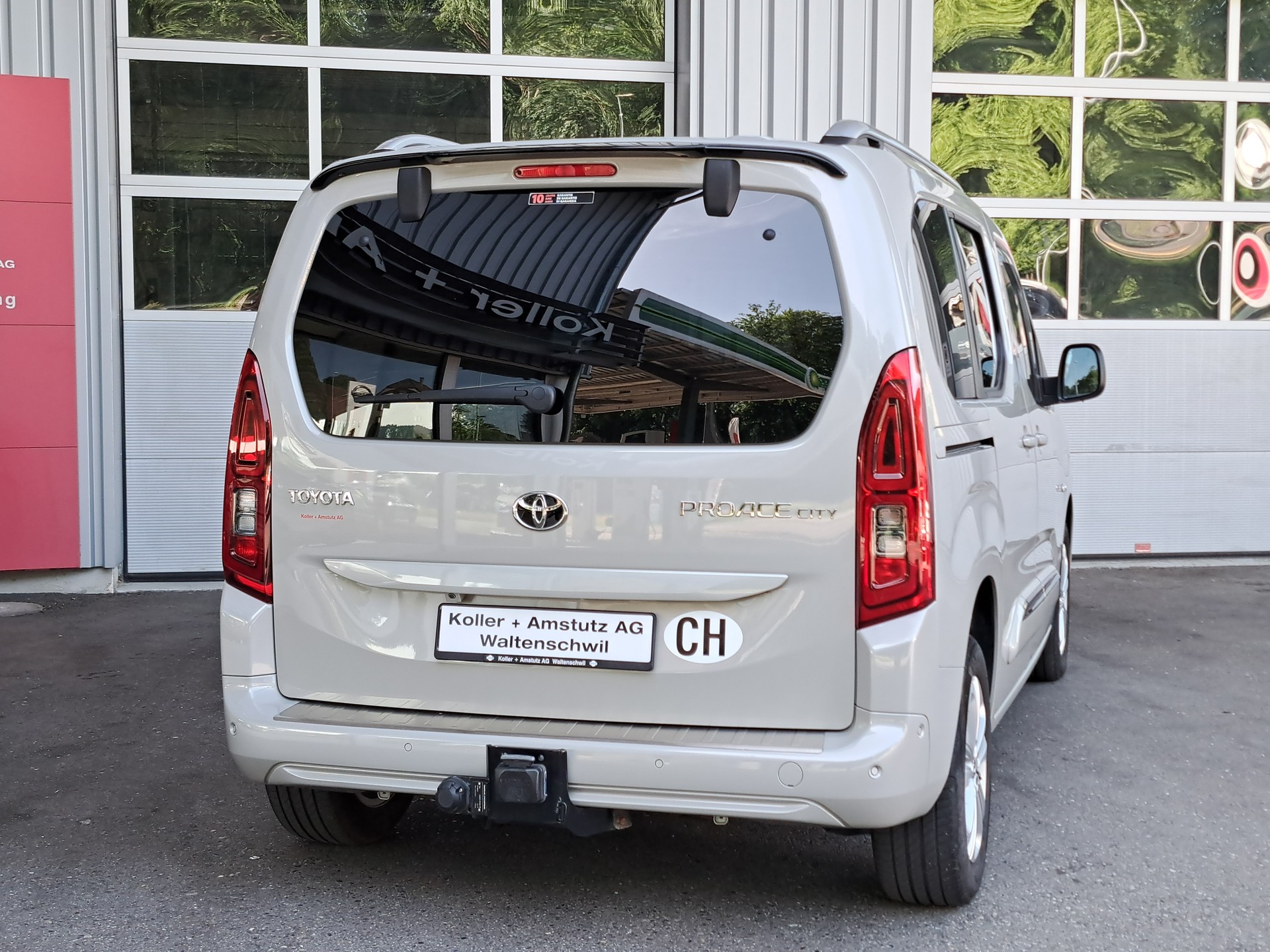 TOYOTA Proace City Verso 1.2 Trend Medium Automatik-image-4