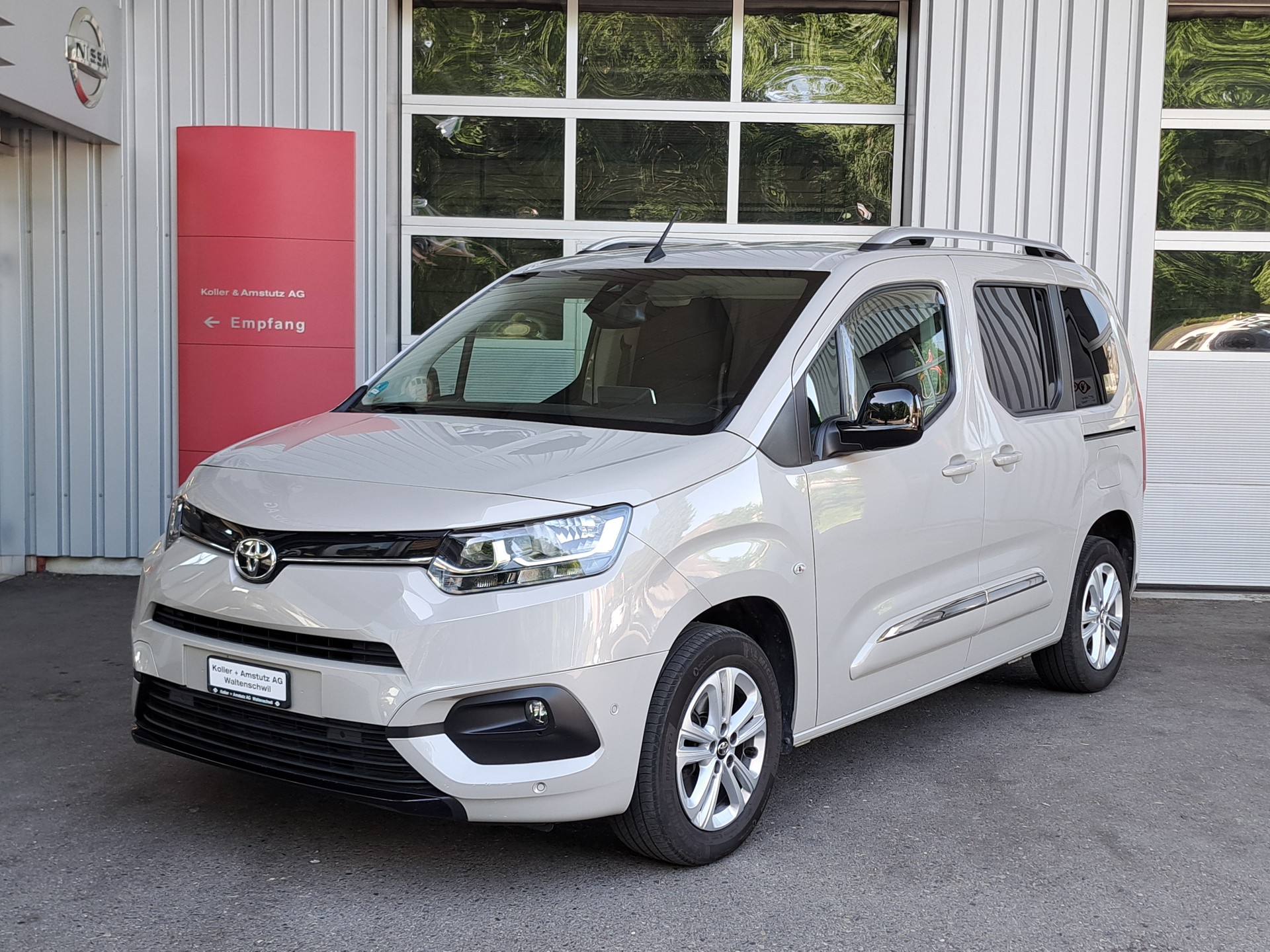 TOYOTA Proace City Verso 1.2 Trend Medium Automatik