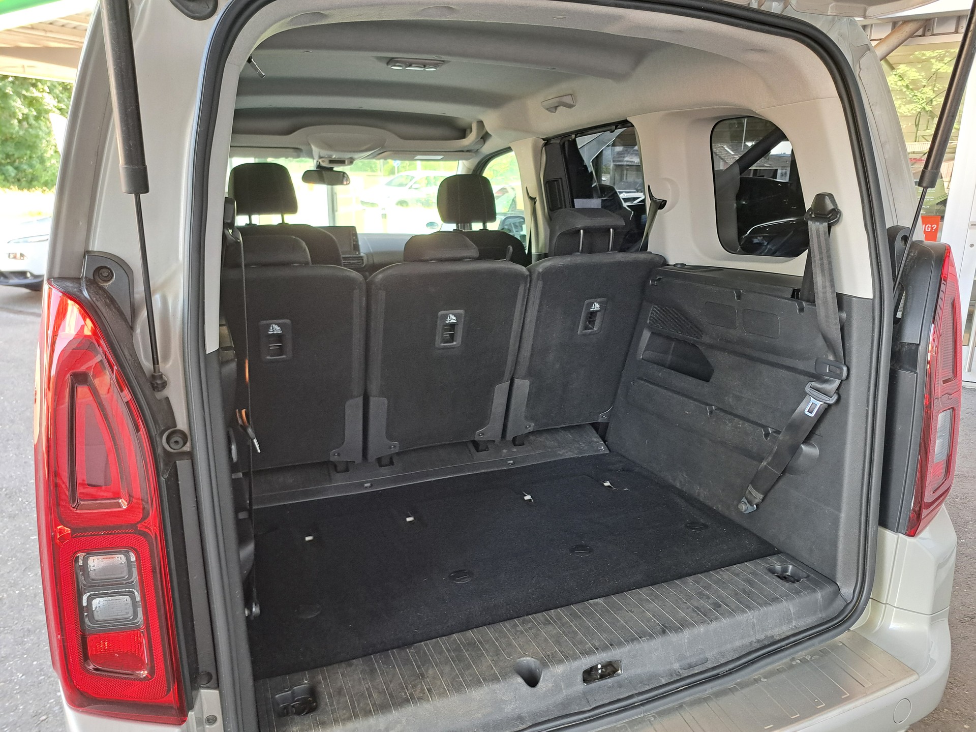 TOYOTA Proace City Verso 1.2 Trend Medium Automatik-image-9