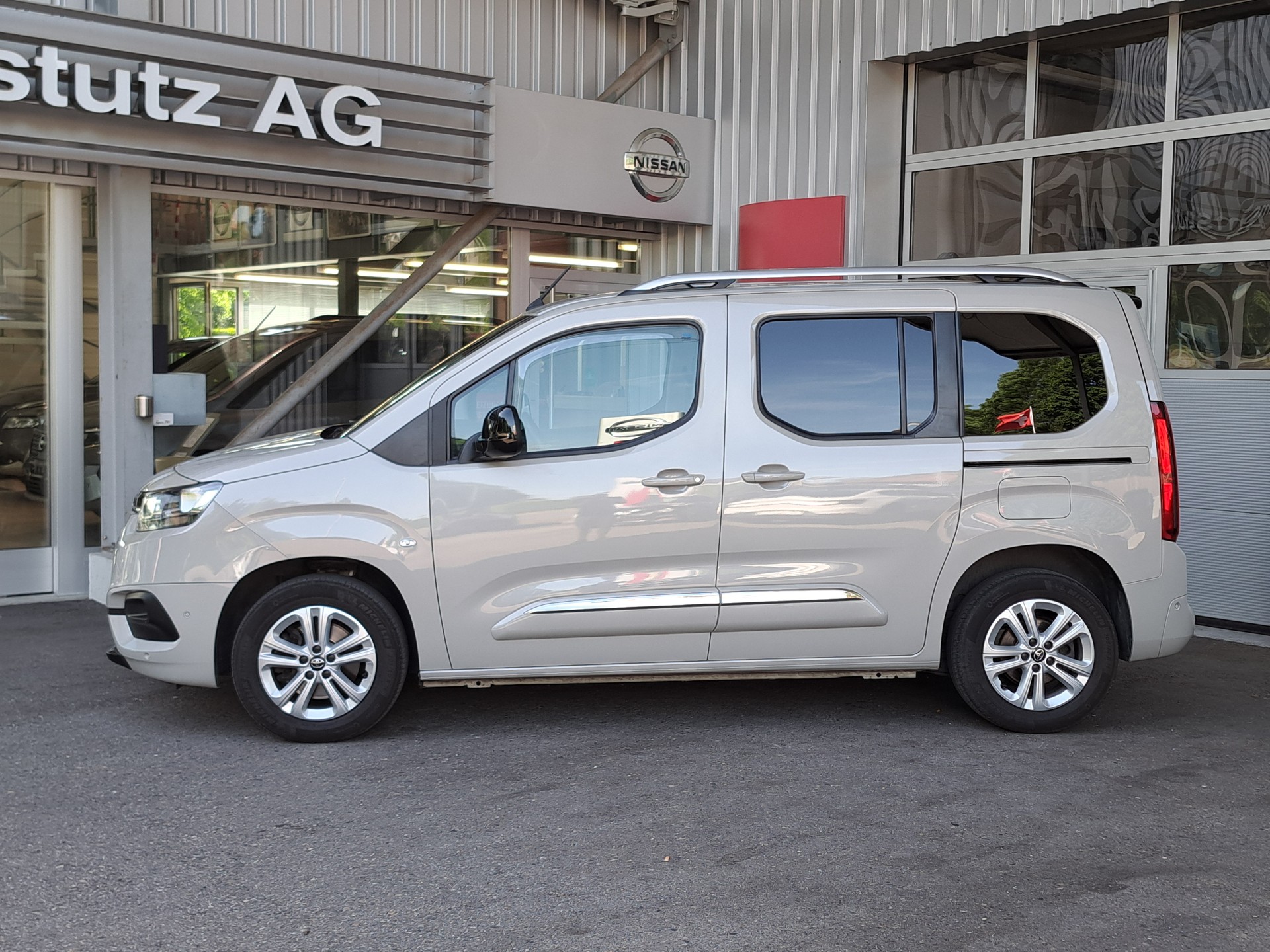 TOYOTA Proace City Verso 1.2 Trend Medium Automatik-image-2