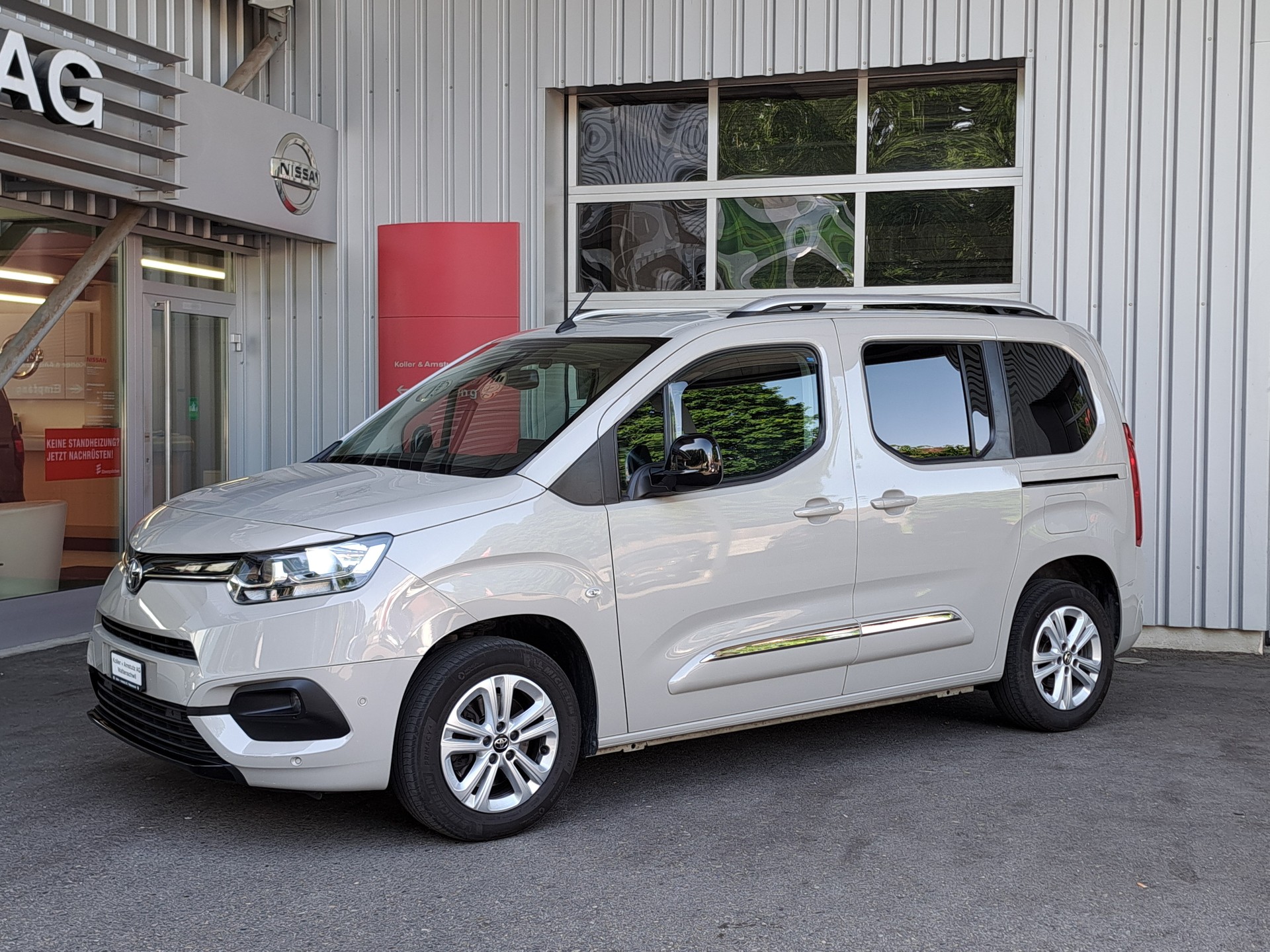 TOYOTA Proace City Verso 1.2 Trend Medium Automatik-image-1