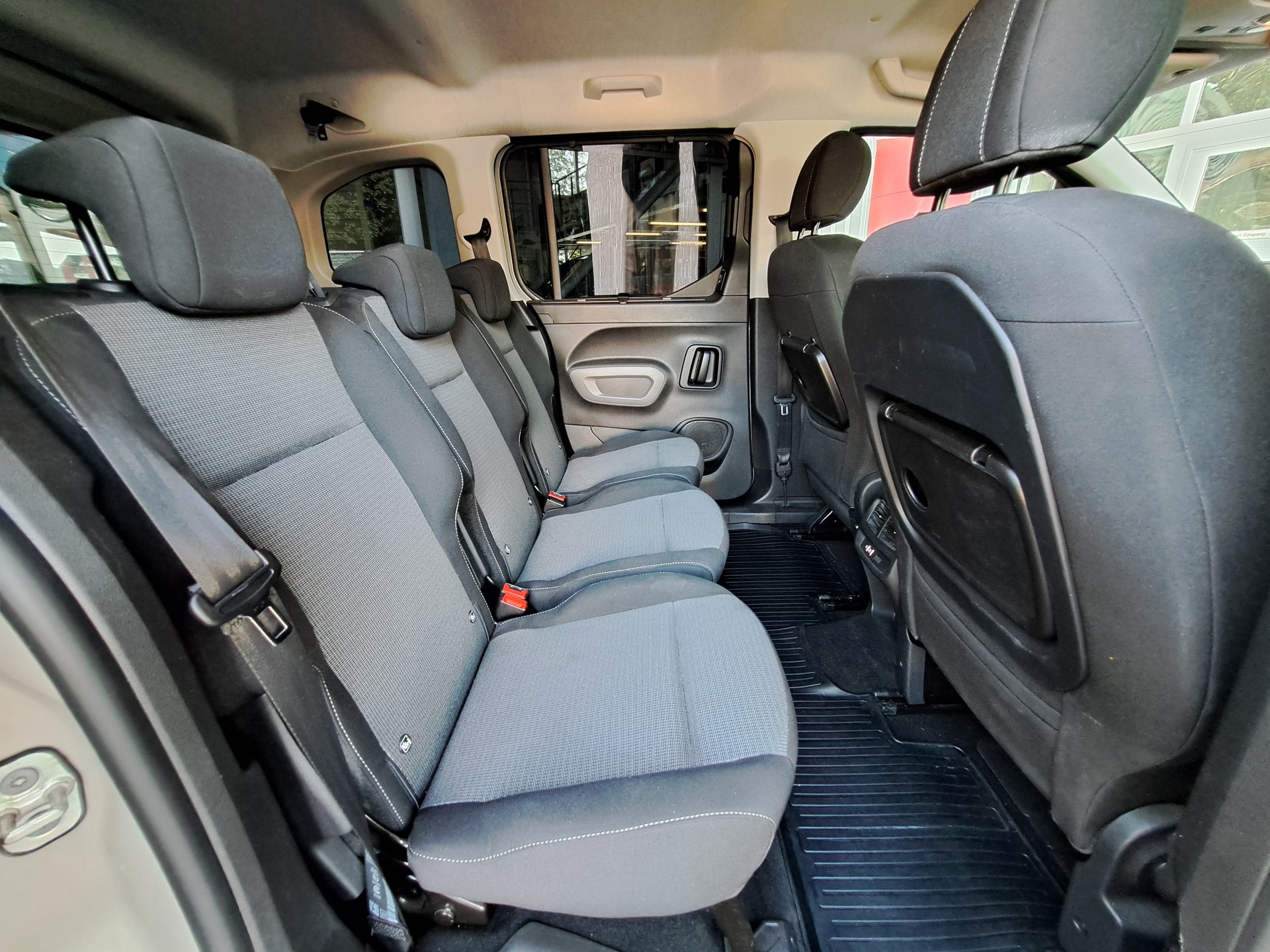 TOYOTA Proace City Verso 1.2 Trend Medium Automatik-image-12