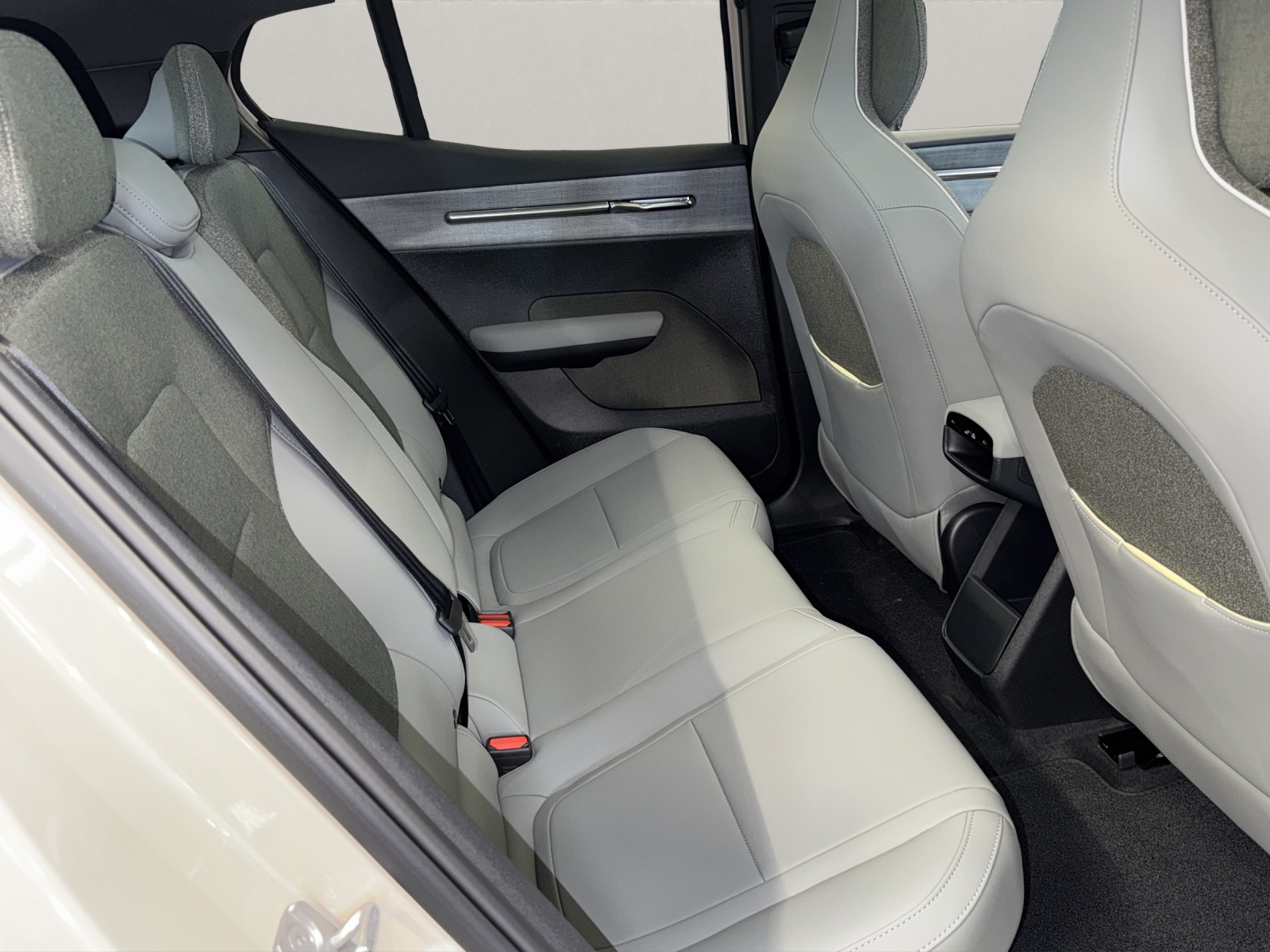 VOLVO EX30 P8 Ultra AWD-image-13