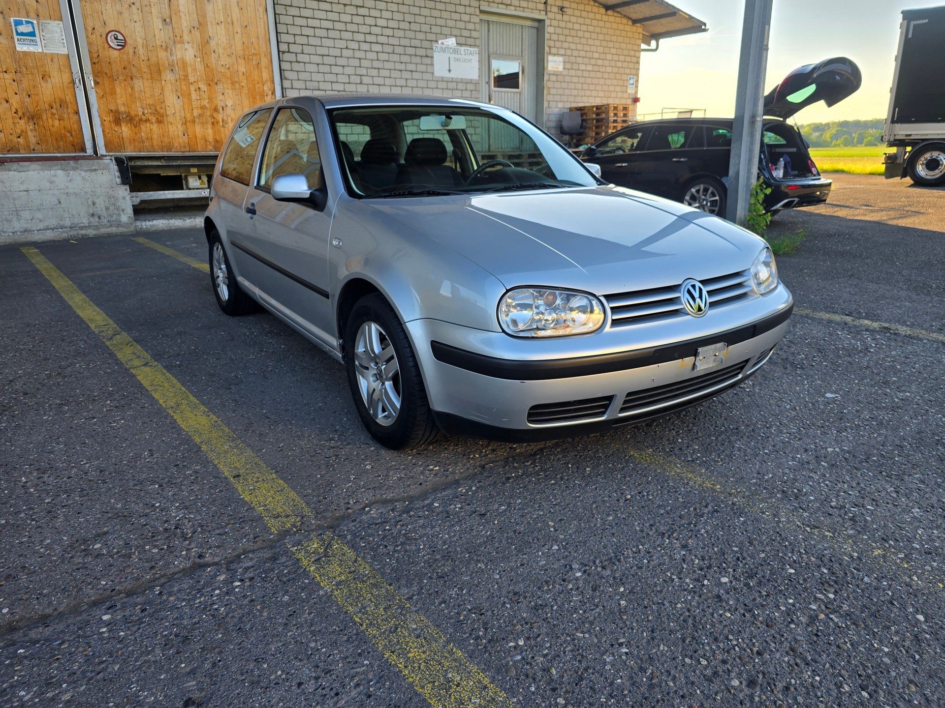 VW Golf 1.6 16V-showroom-element-1