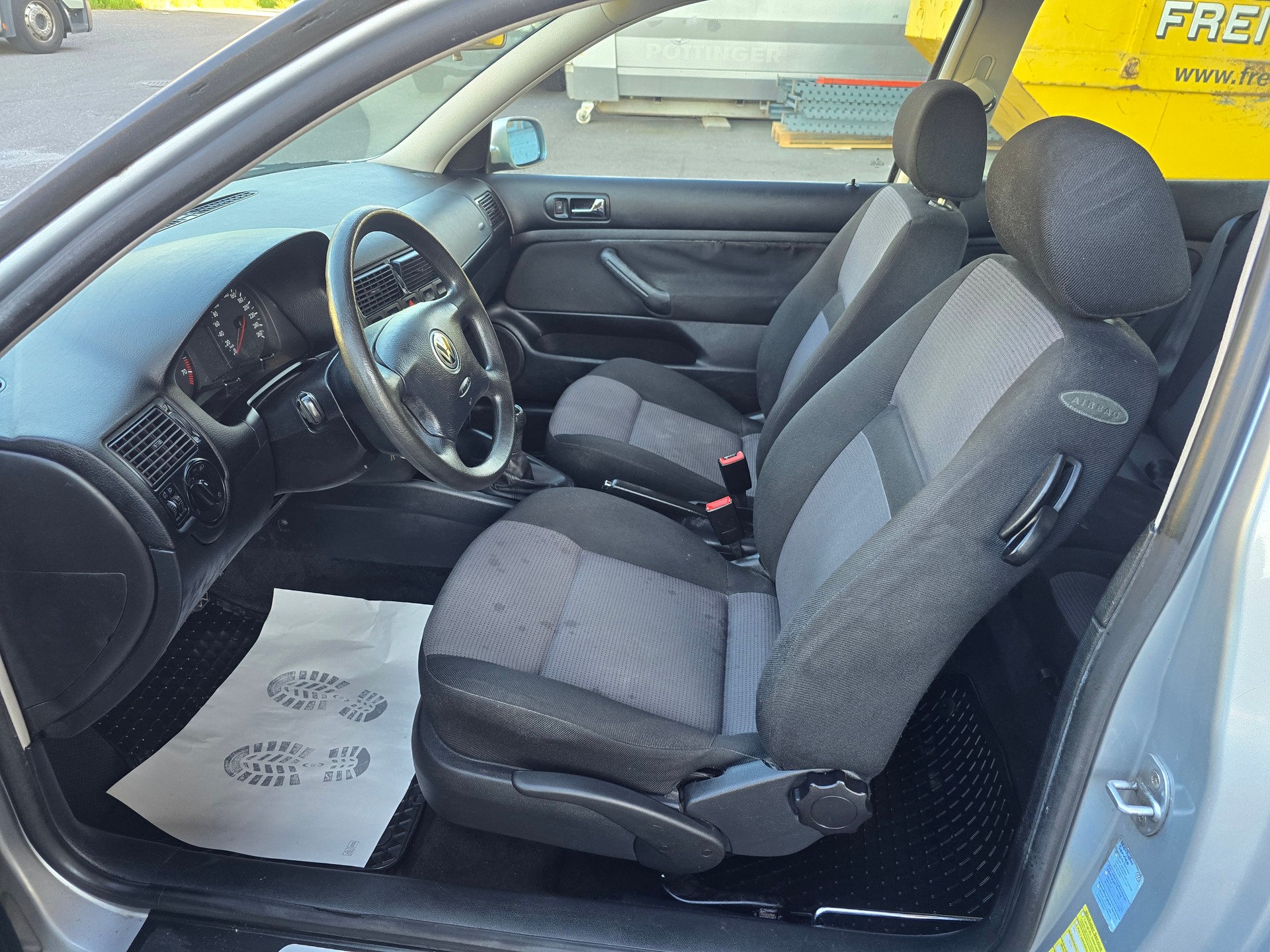 VW Golf 1.6 16V-image-9