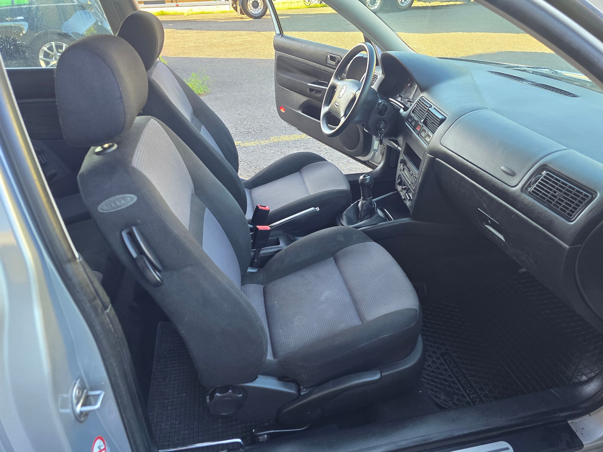 VW Golf 1.6 16V-image-13
