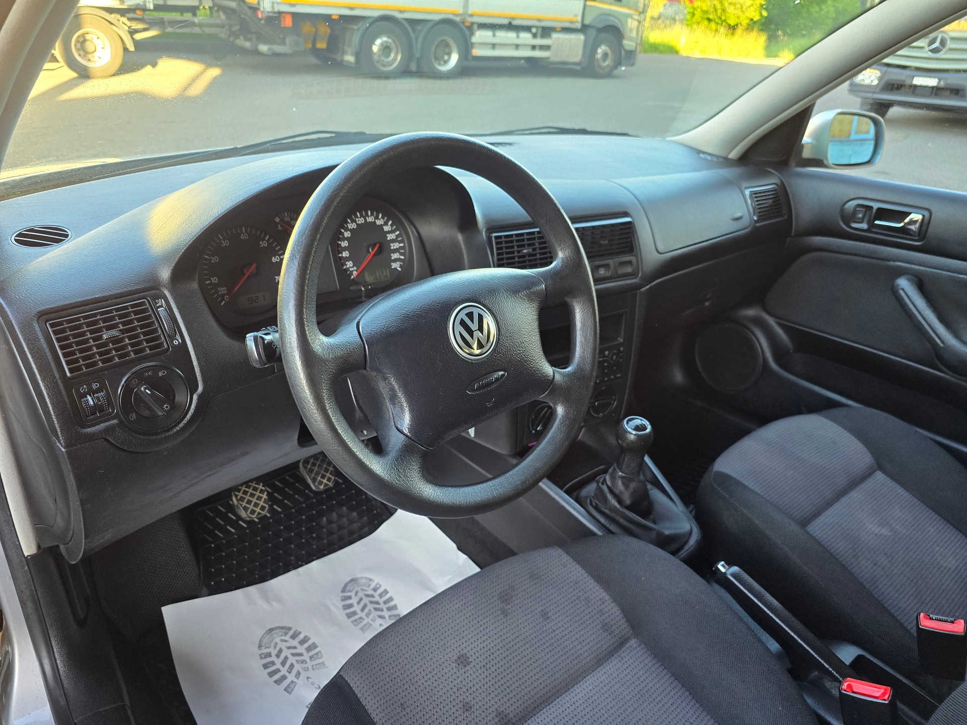 VW Golf 1.6 16V-image-10