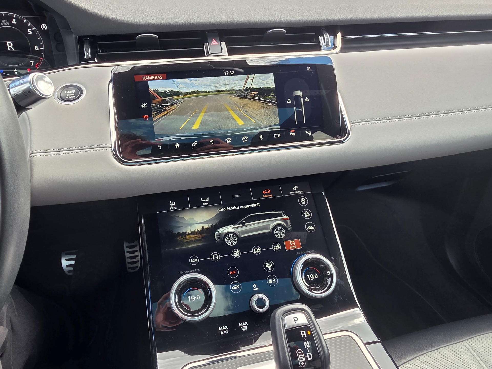LAND ROVER Range Rover Evoque R-Dyn First Edi P 250 HSE AT9-image-15