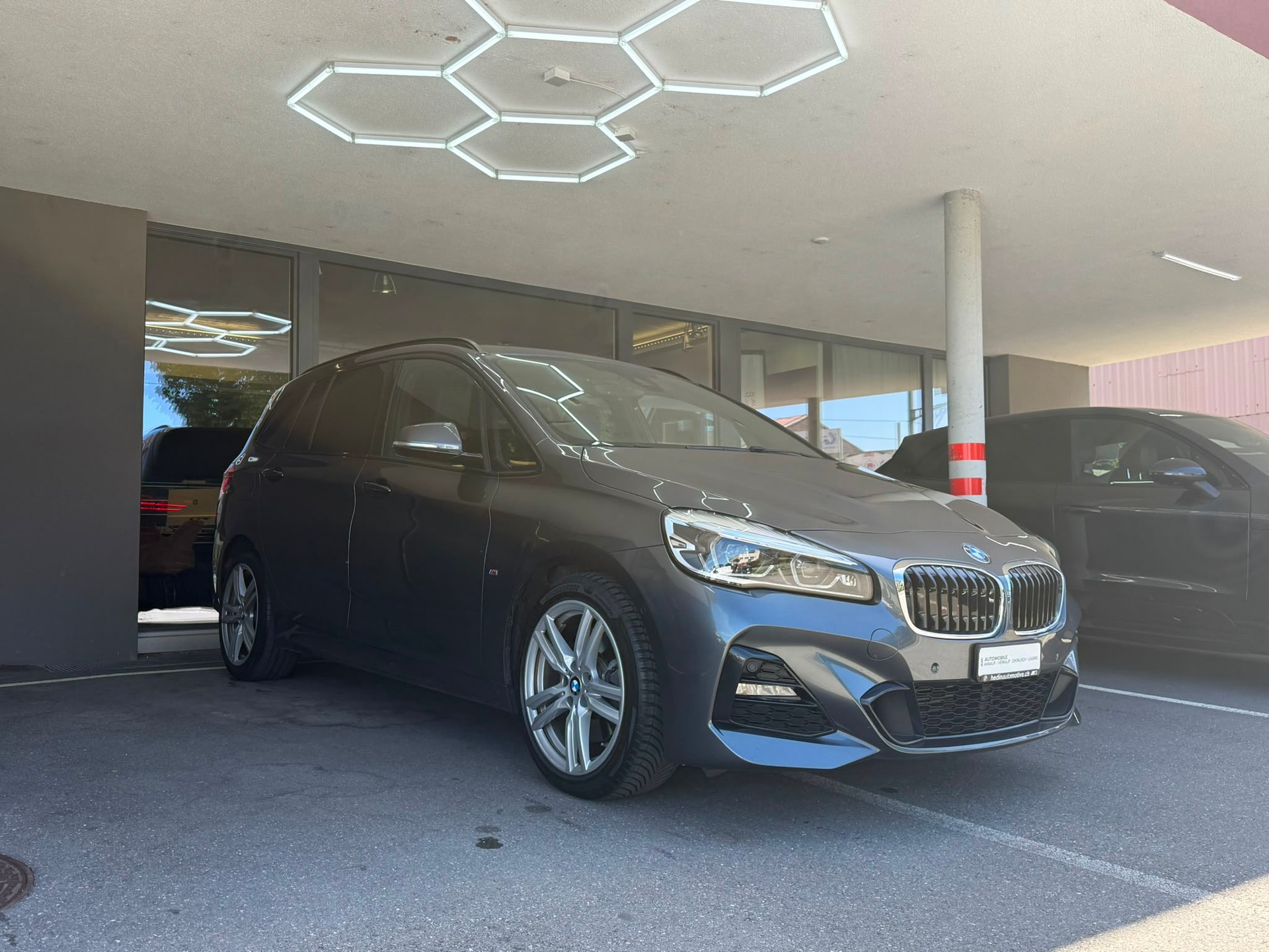 BMW 220d xDrive Gran Tourer Steptronic M Sport *Pano-Dach* *HUD* *Harman/ Kardon*-showroom-element-2