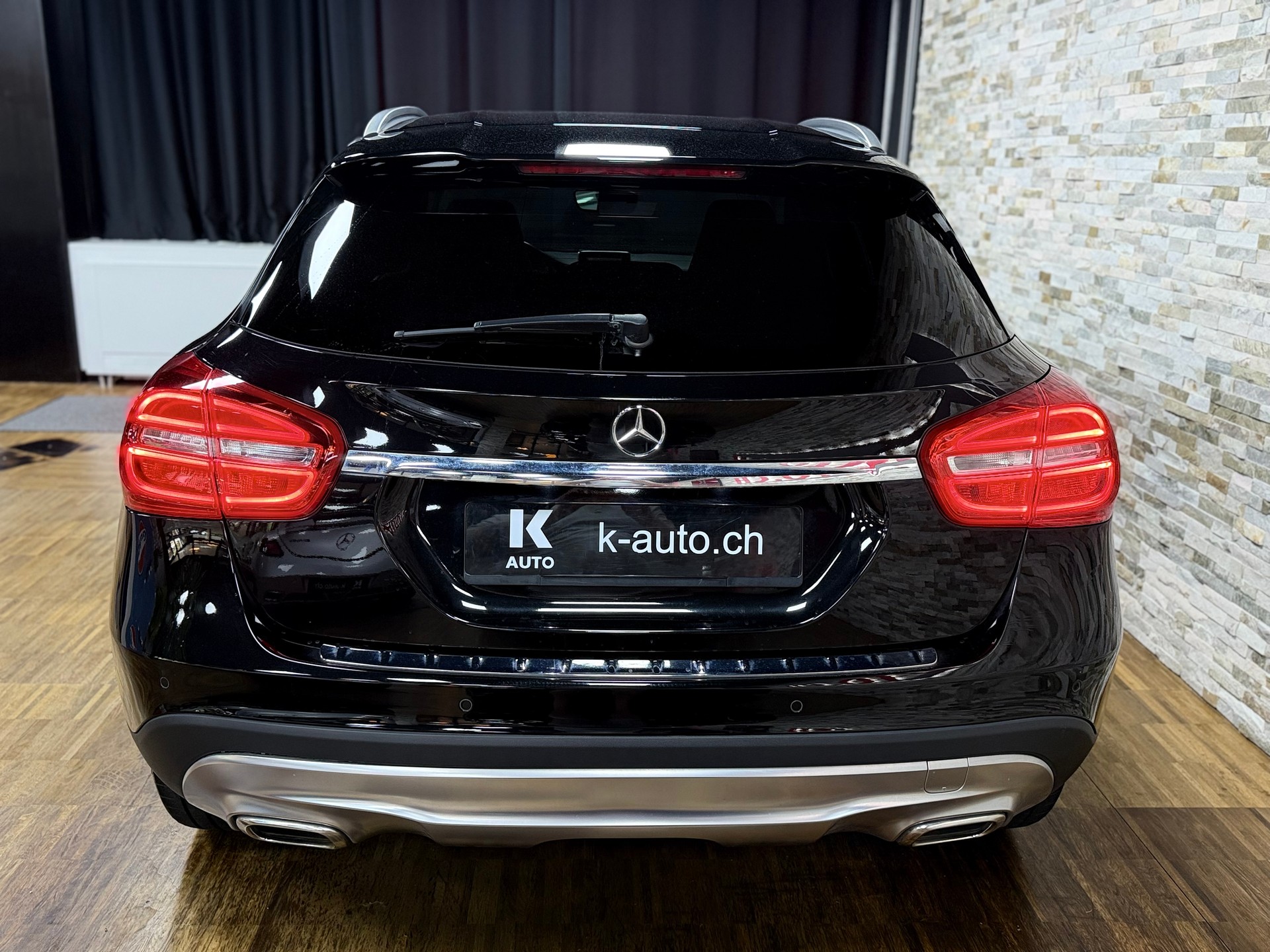 MERCEDES-BENZ GLA 220 CDI Style 4Matic 7G-DCT-showroom-element-3