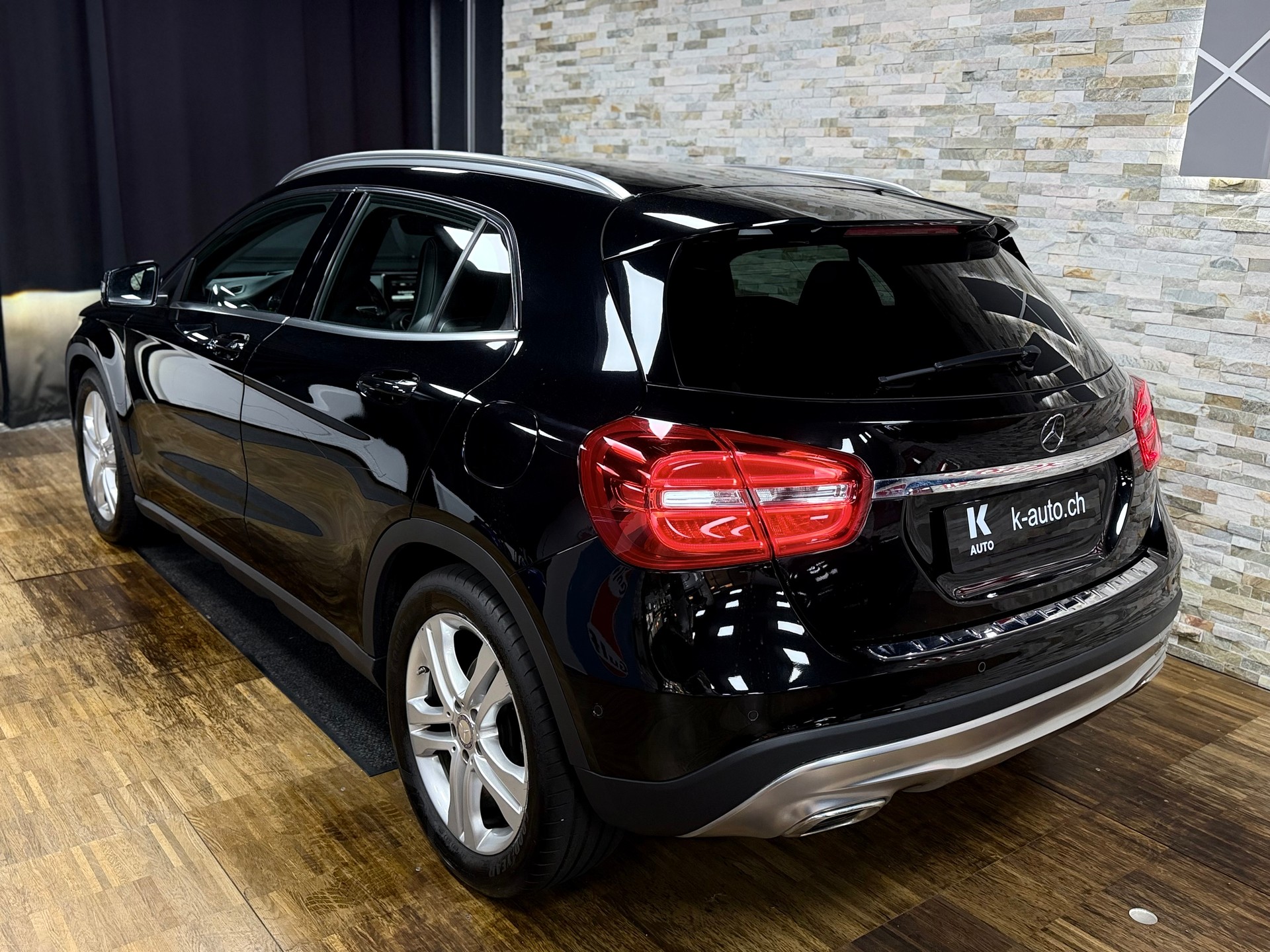 MERCEDES-BENZ GLA 220 CDI Style 4Matic 7G-DCT-showroom-element-2