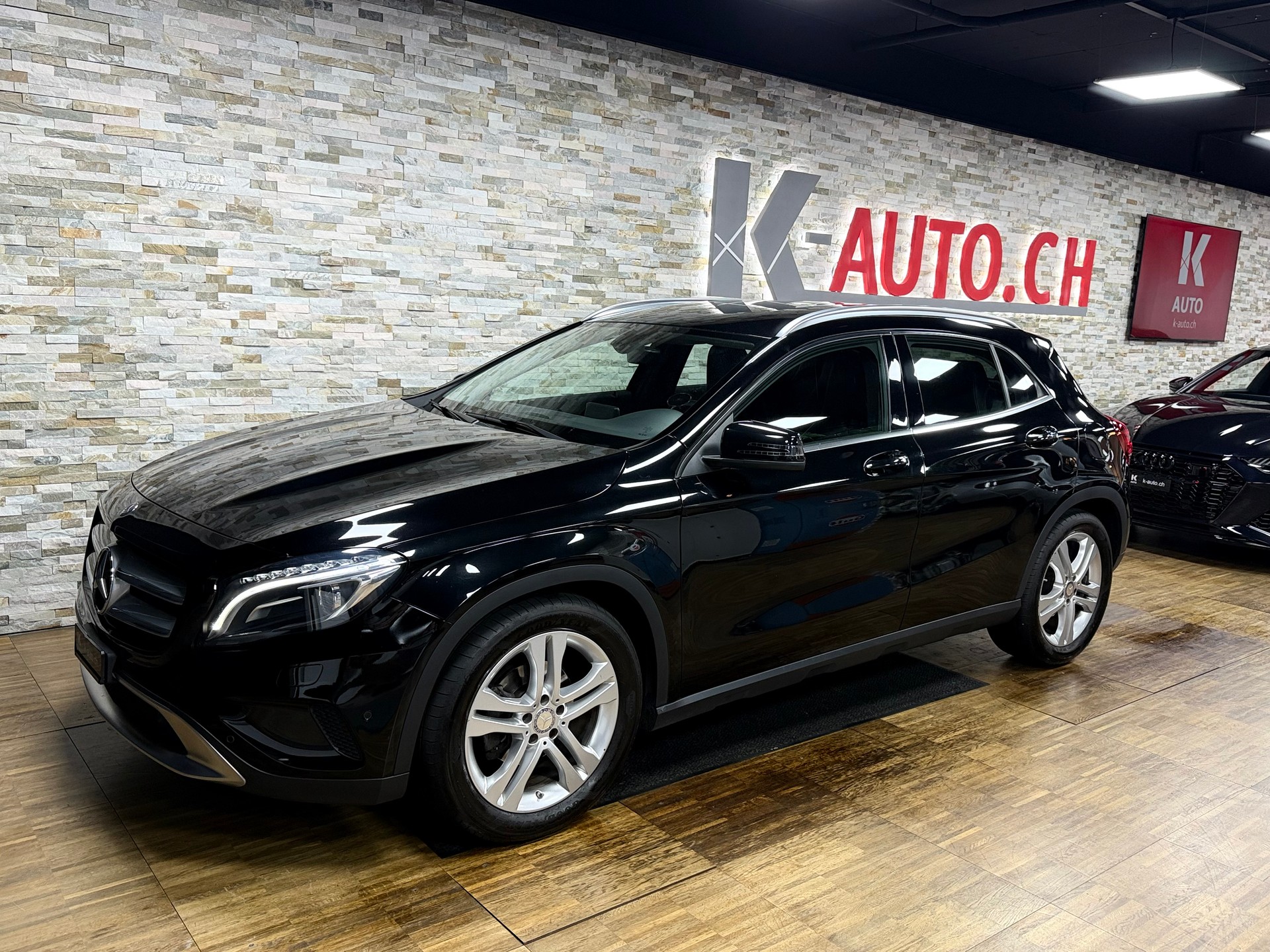 MERCEDES-BENZ GLA 220 CDI Style 4Matic 7G-DCT-showroom-element-1