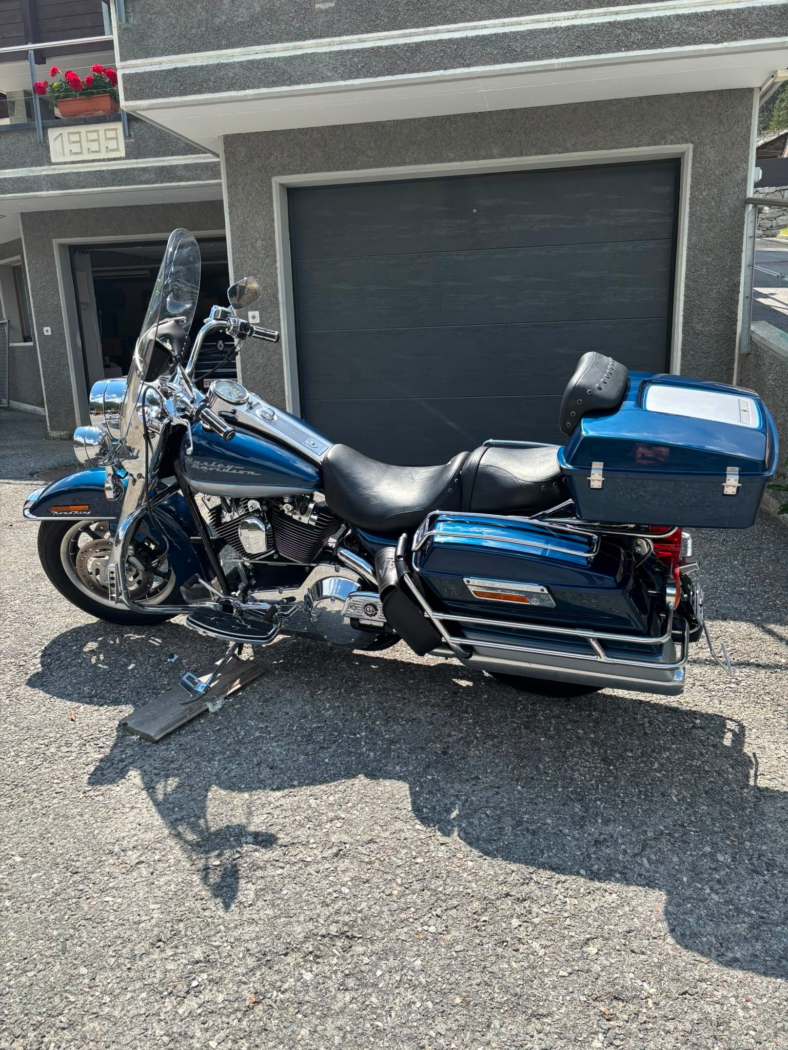 HARLEY-DAVIDSON FLH-image-0