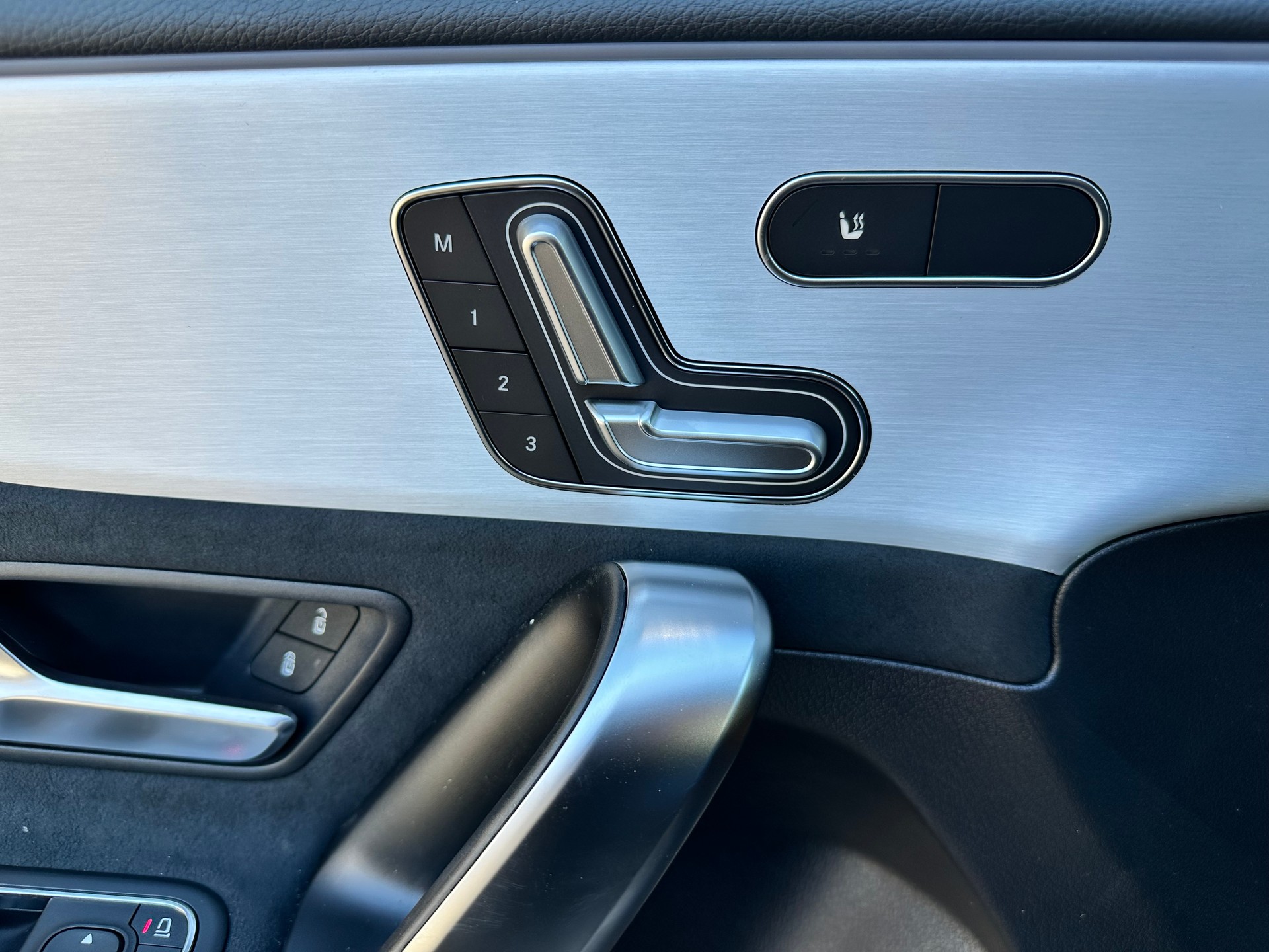 MERCEDES-BENZ A 250 AMG Line 4Matic-image-12
