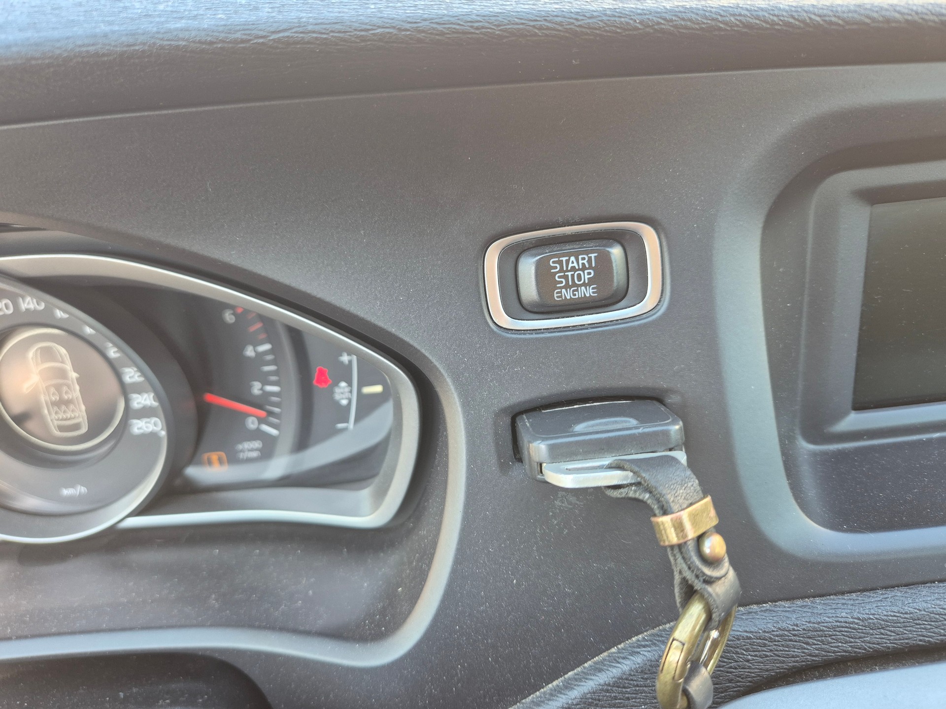 VOLVO V40 D3 Momentum-image-8