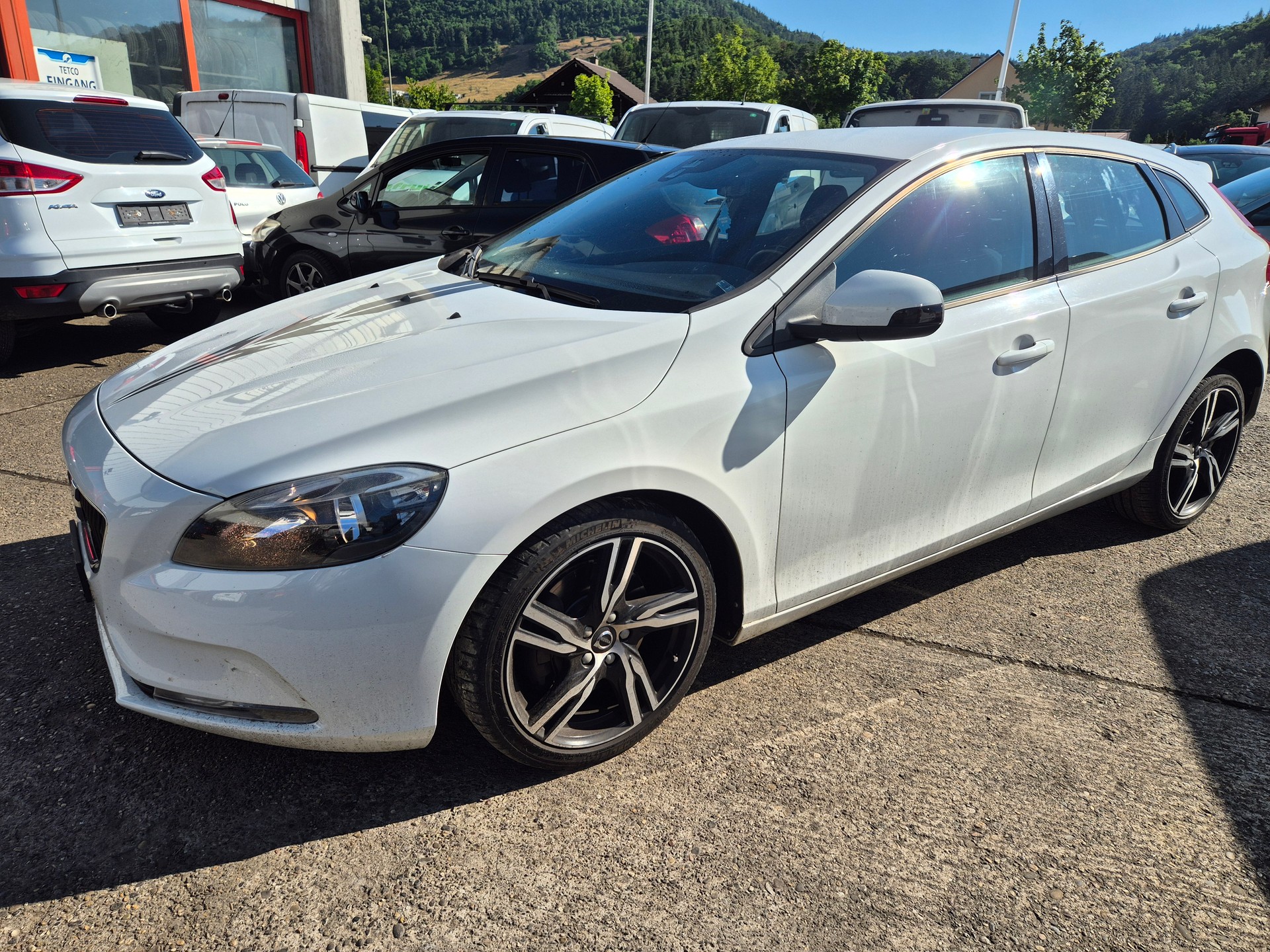 VOLVO V40 D3 Momentum-image-2