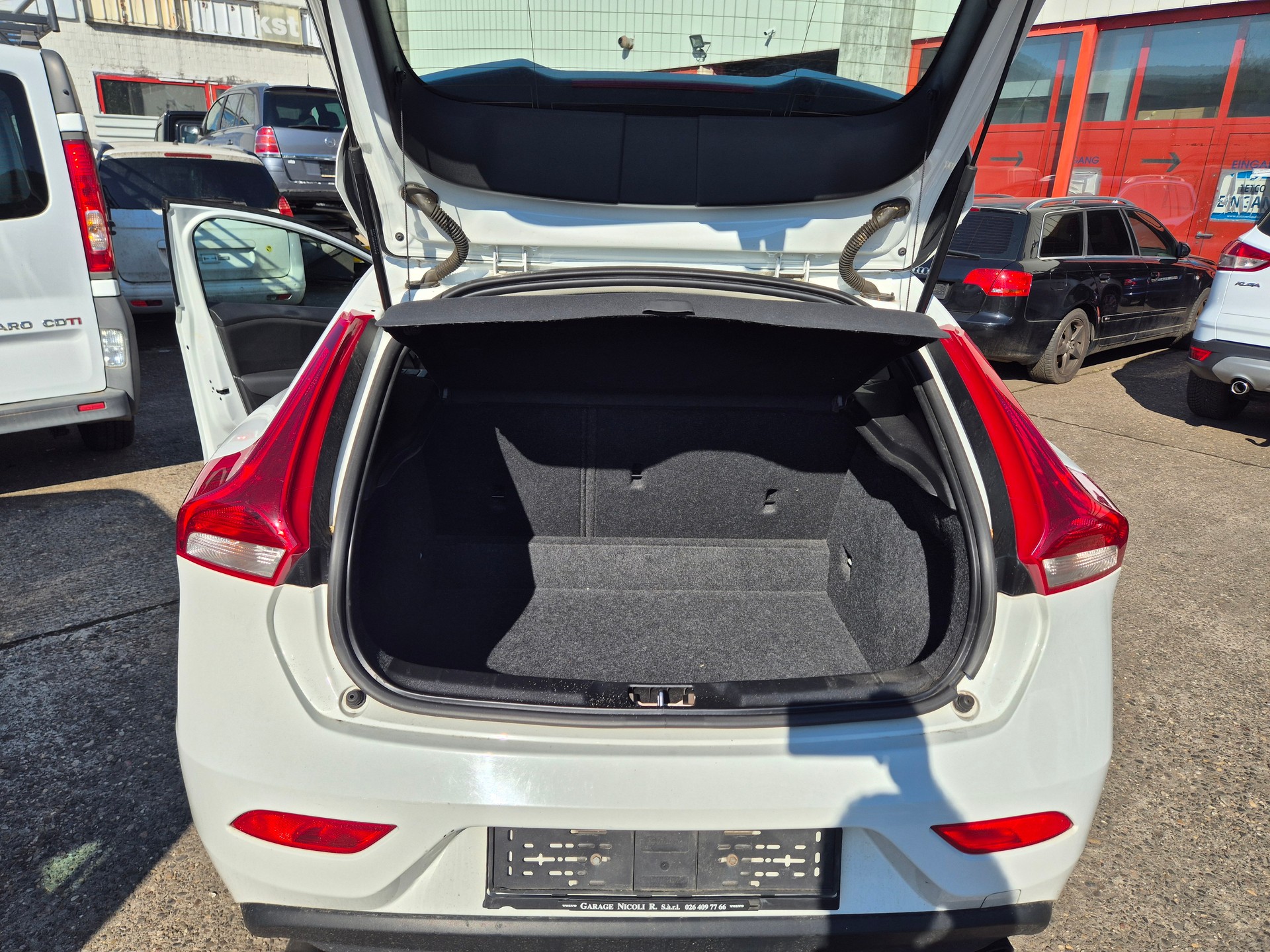 VOLVO V40 D3 Momentum-image-12