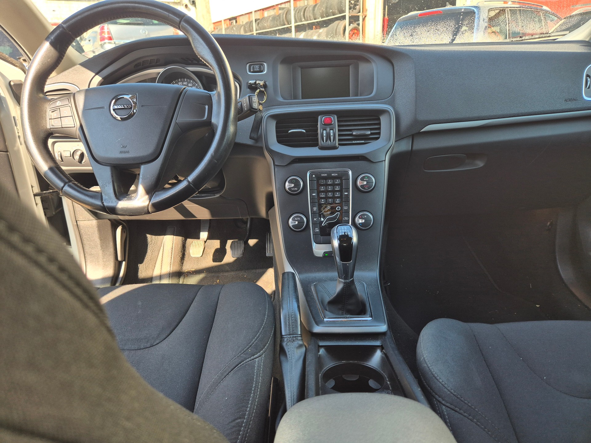 VOLVO V40 D3 Momentum-image-14