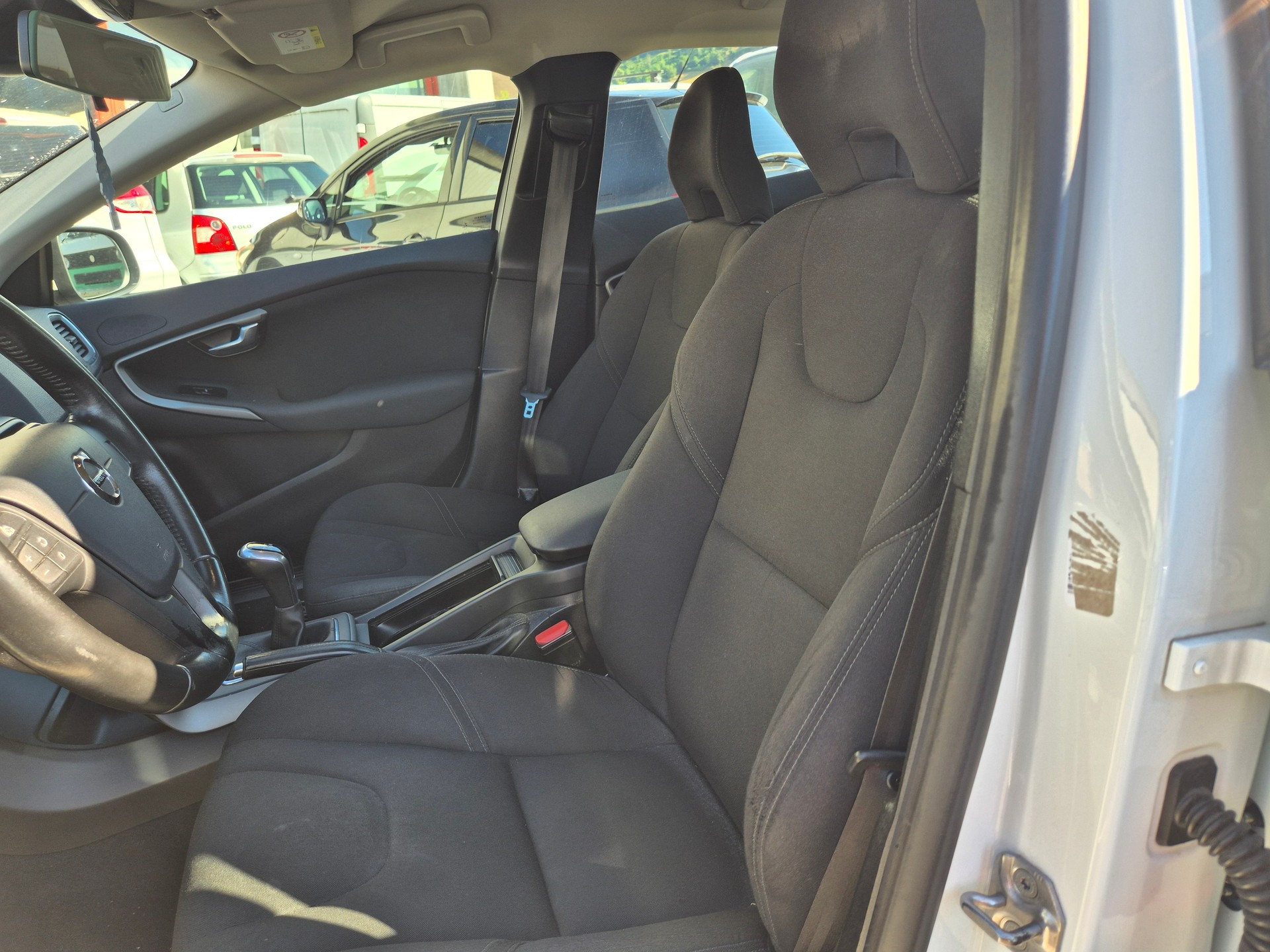 VOLVO V40 D3 Momentum-image-13