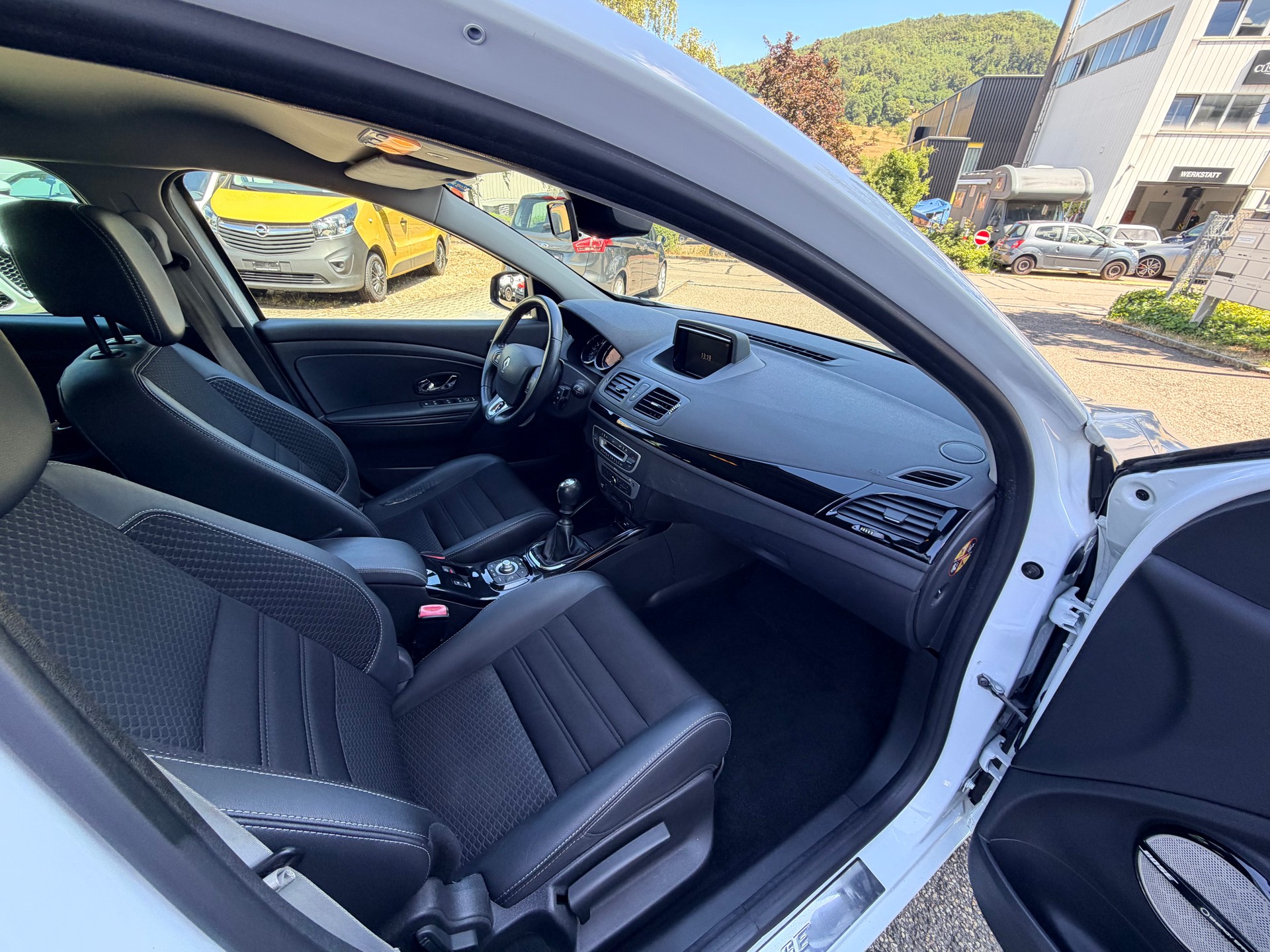 RENAULT Mégane Grandtour 1.2 16V Turbo Swiss Edition-image-7