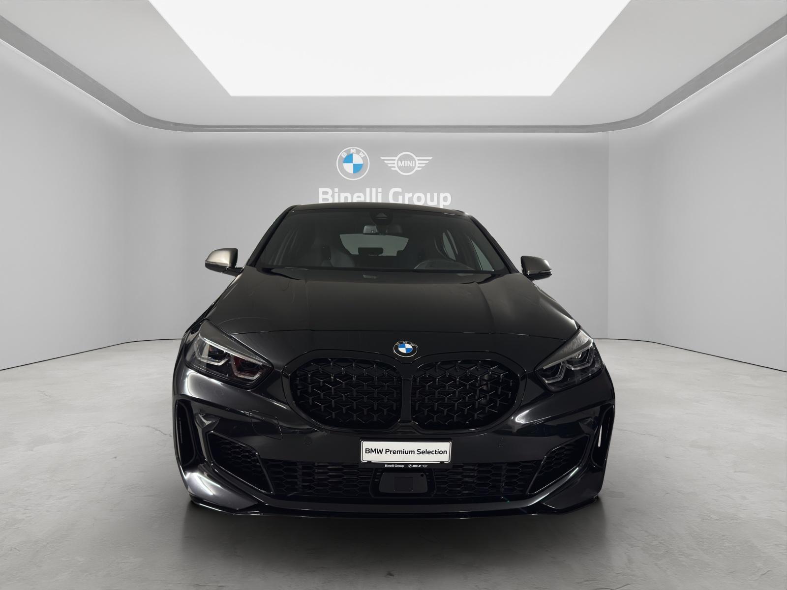 BMW M135i xDrive-showroom-element-1