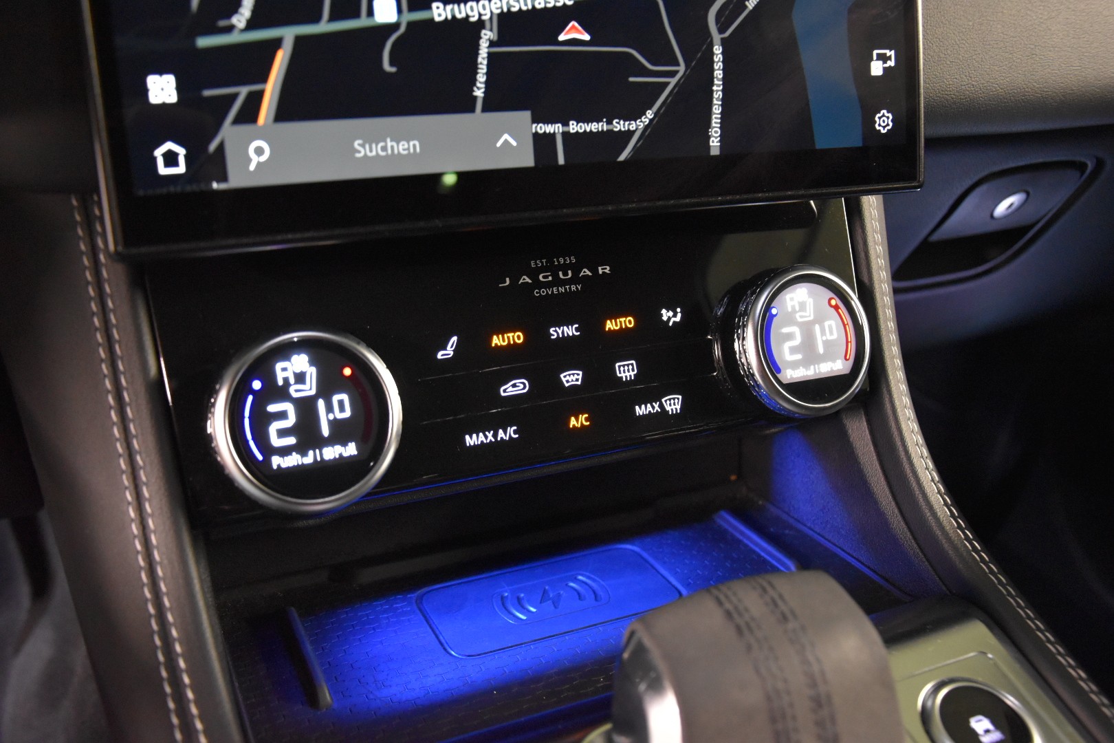 JAGUAR F-Pace 3.0 P400 R-Dynamic MHEV Black AWD-image-22