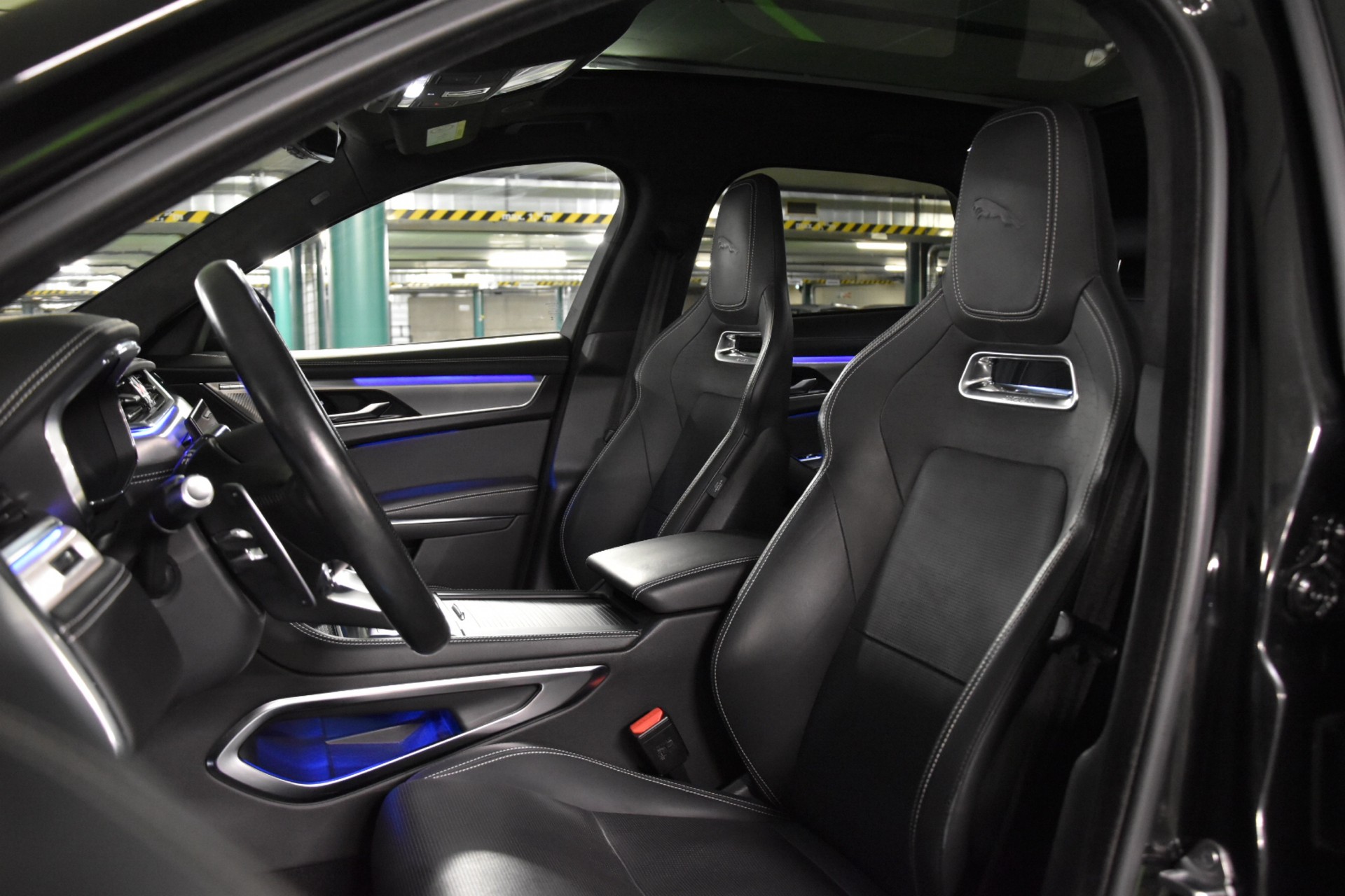 JAGUAR F-Pace 3.0 P400 R-Dynamic MHEV Black AWD-image-28