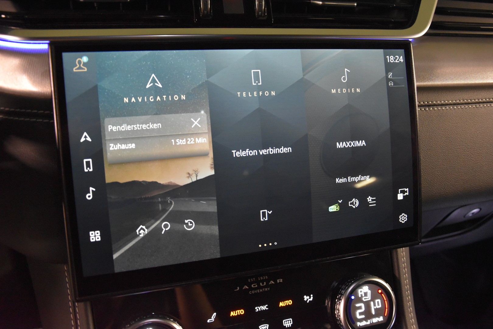 JAGUAR F-Pace 3.0 P400 R-Dynamic MHEV Black AWD-image-18