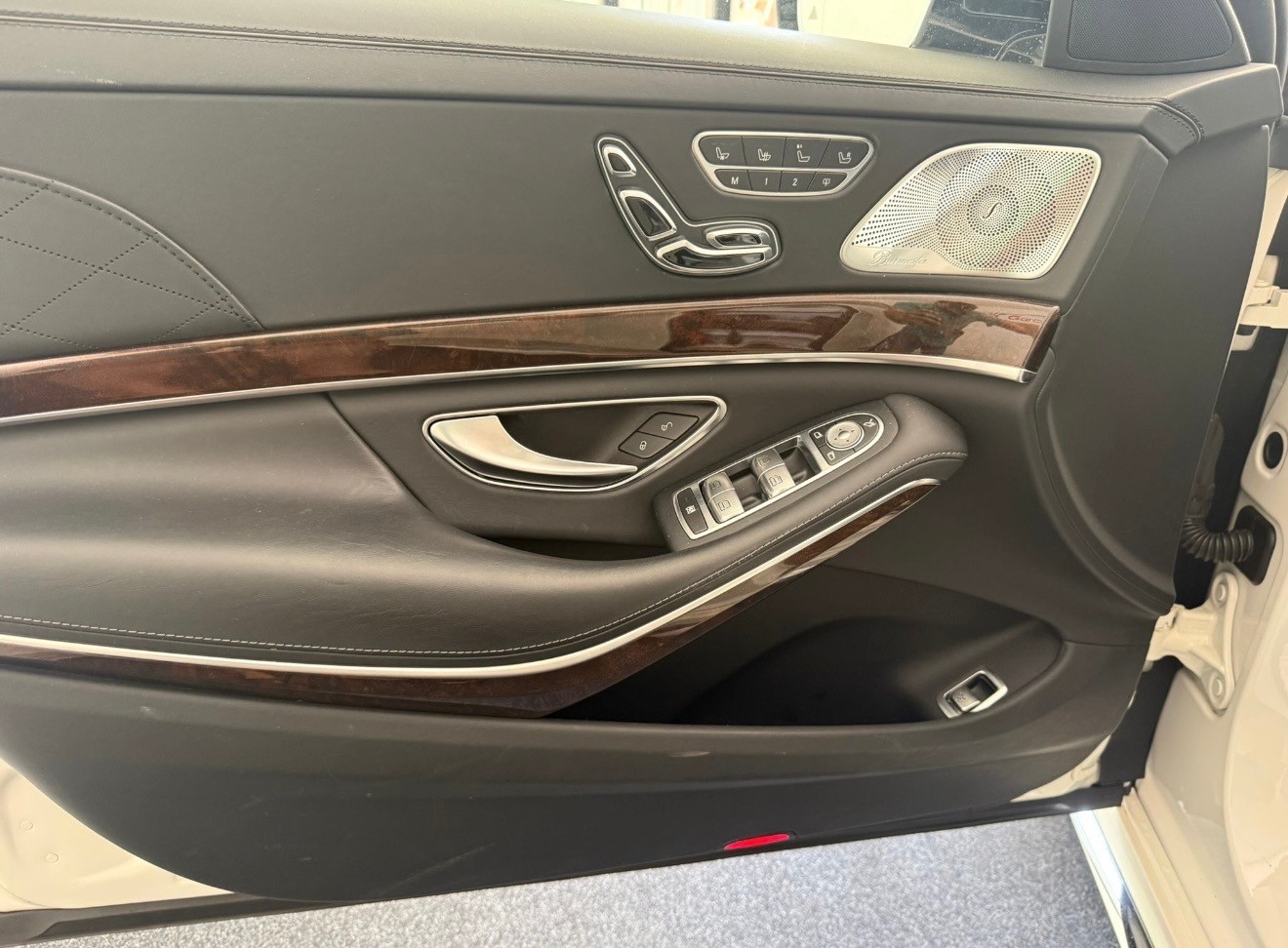MERCEDES-BENZ S 65 V12 AMG lang-image-6