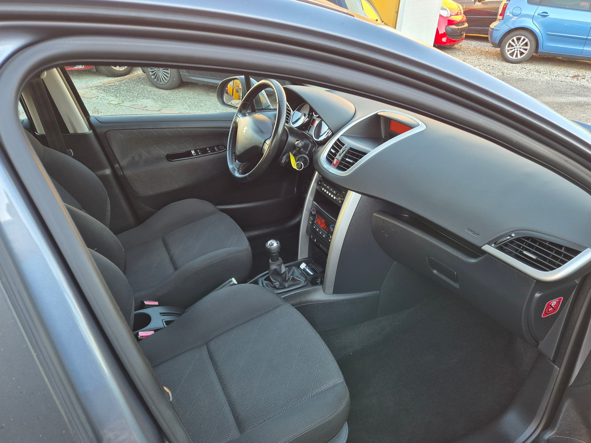 PEUGEOT 207 1.6 16V XT-image-6