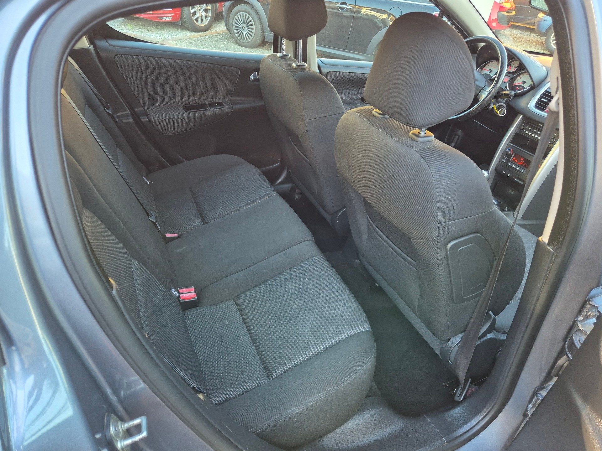 PEUGEOT 207 1.6 16V XT-showroom-element-3