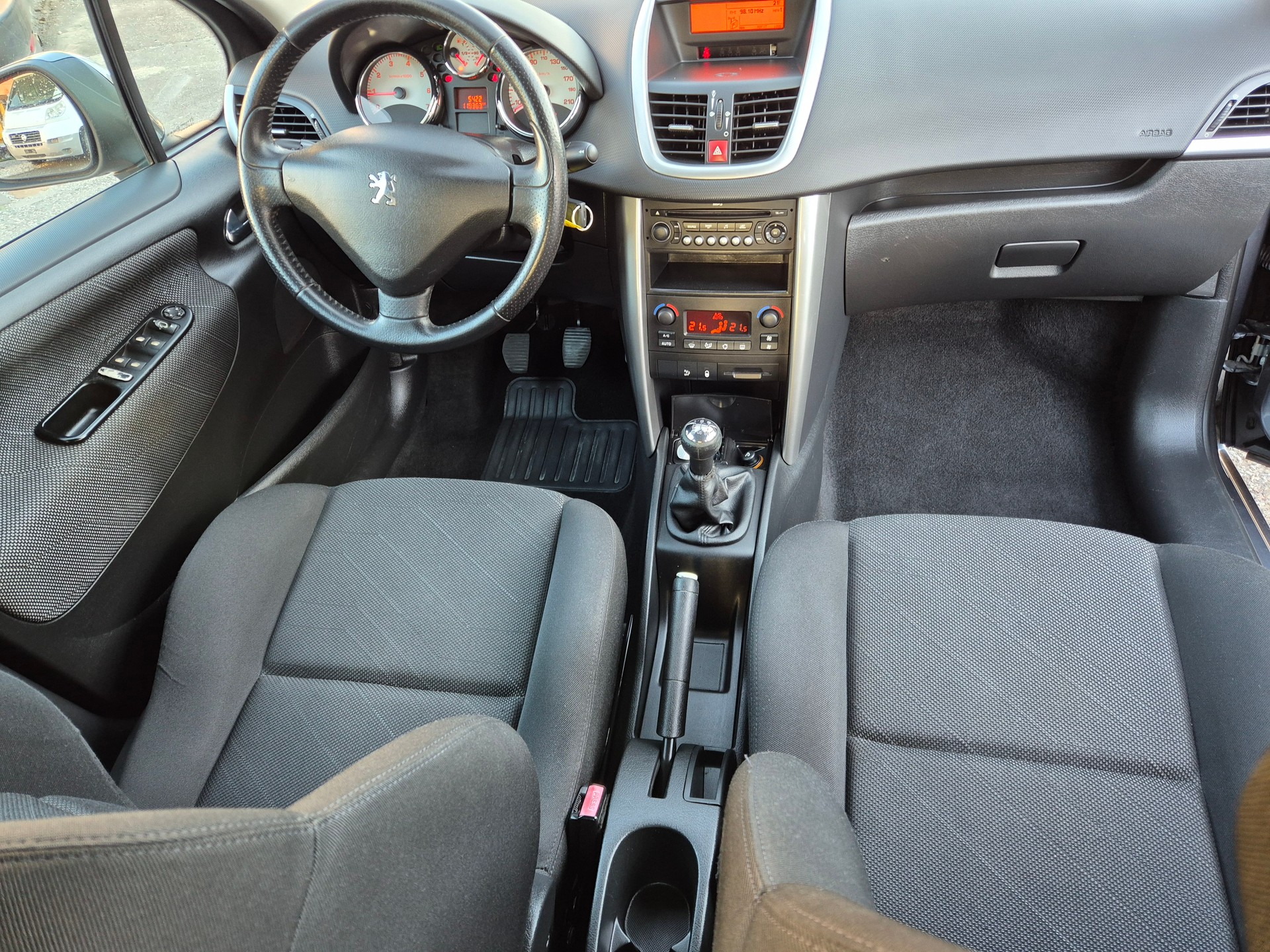 PEUGEOT 207 1.6 16V XT-image-4