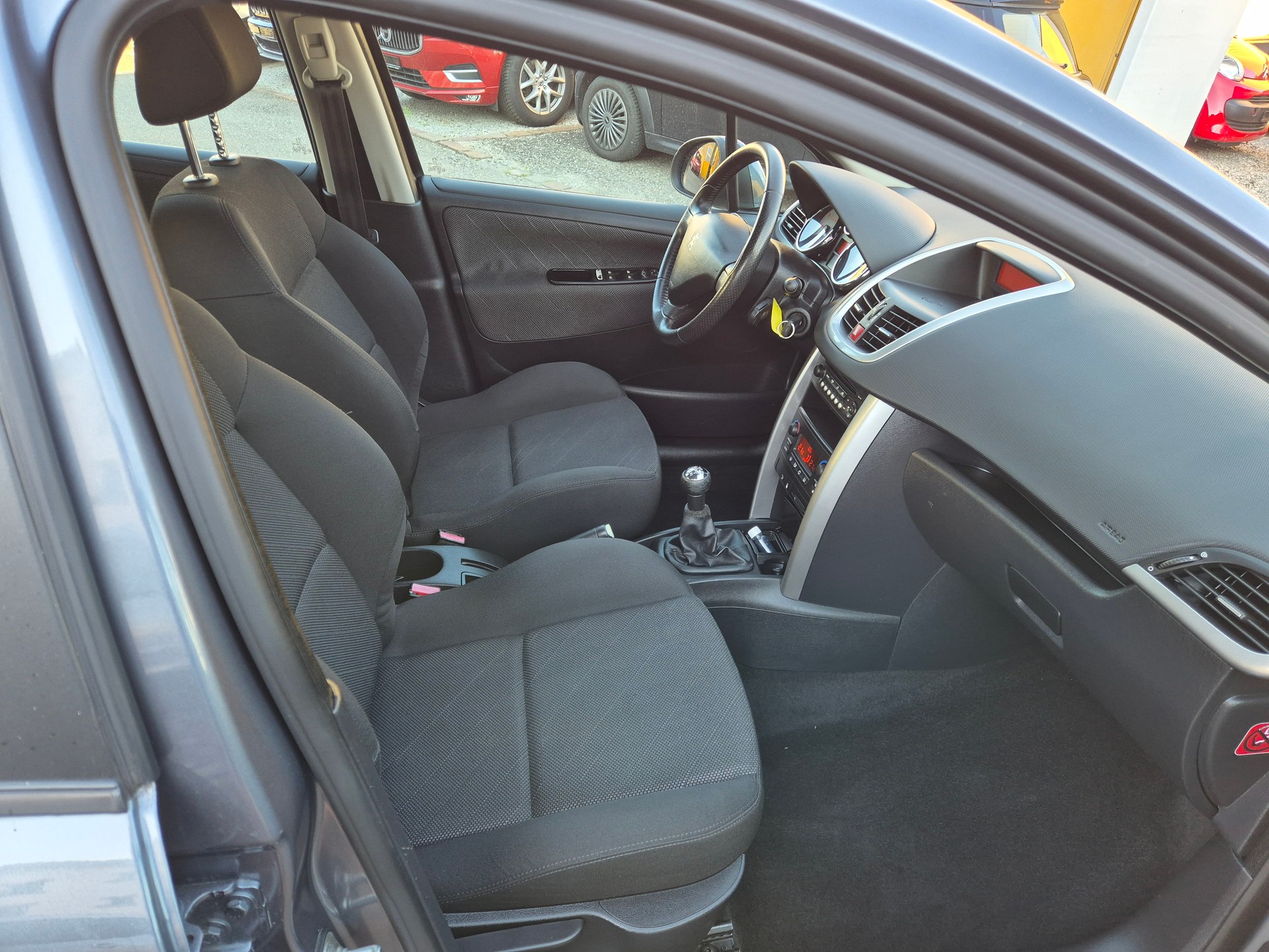 PEUGEOT 207 1.6 16V XT-showroom-element-2