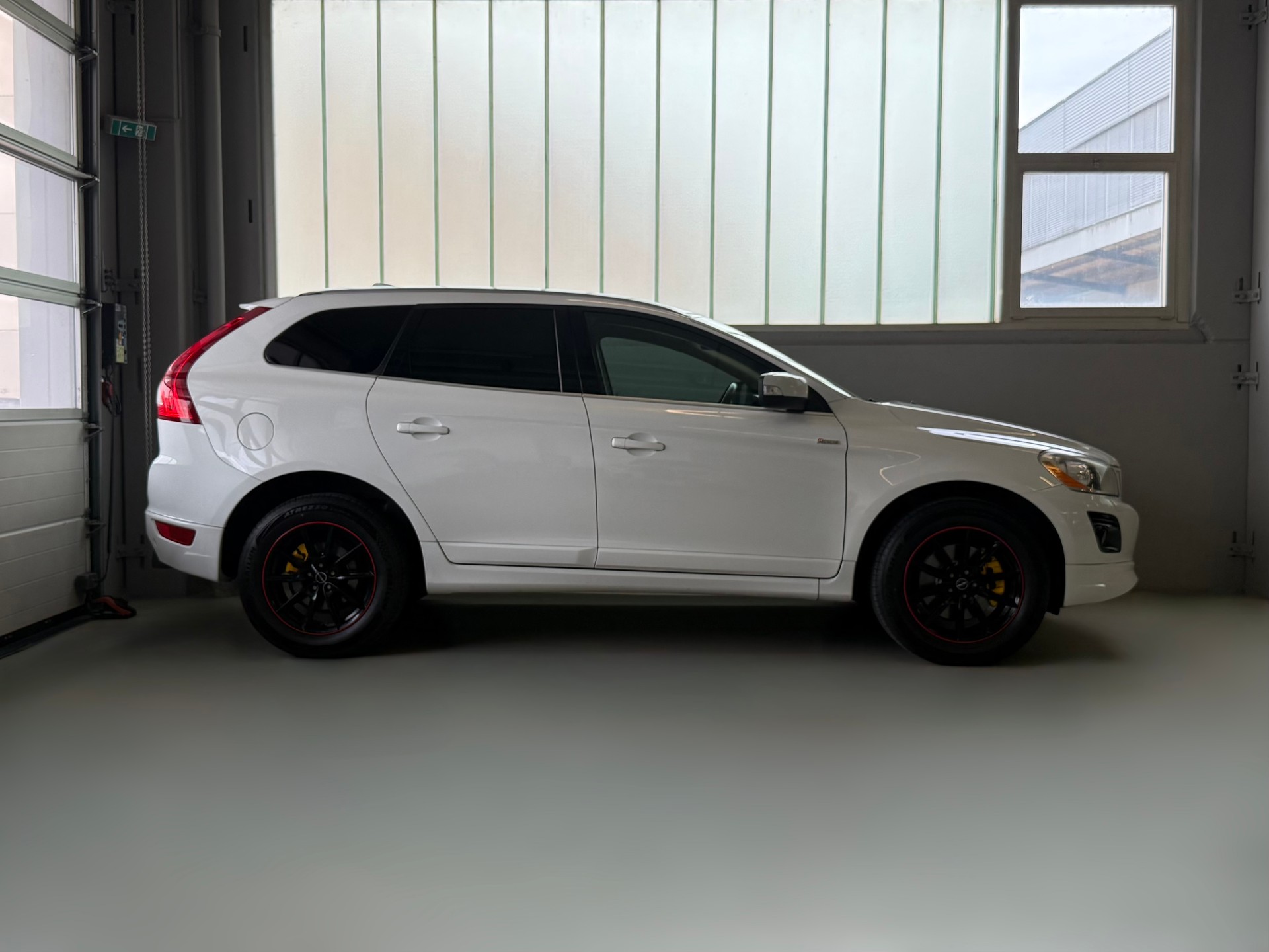 VOLVO XC60 T6 AWD Summum Geartronic-image-3