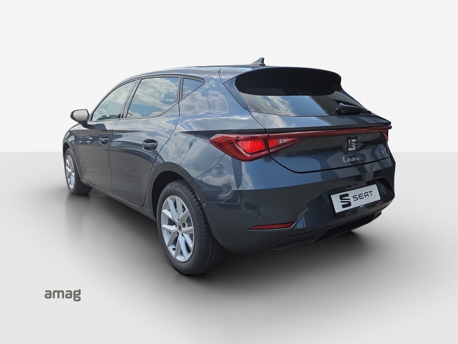 SEAT Leon 1.5 eTSI mHEV DSG Go-showroom-element-2