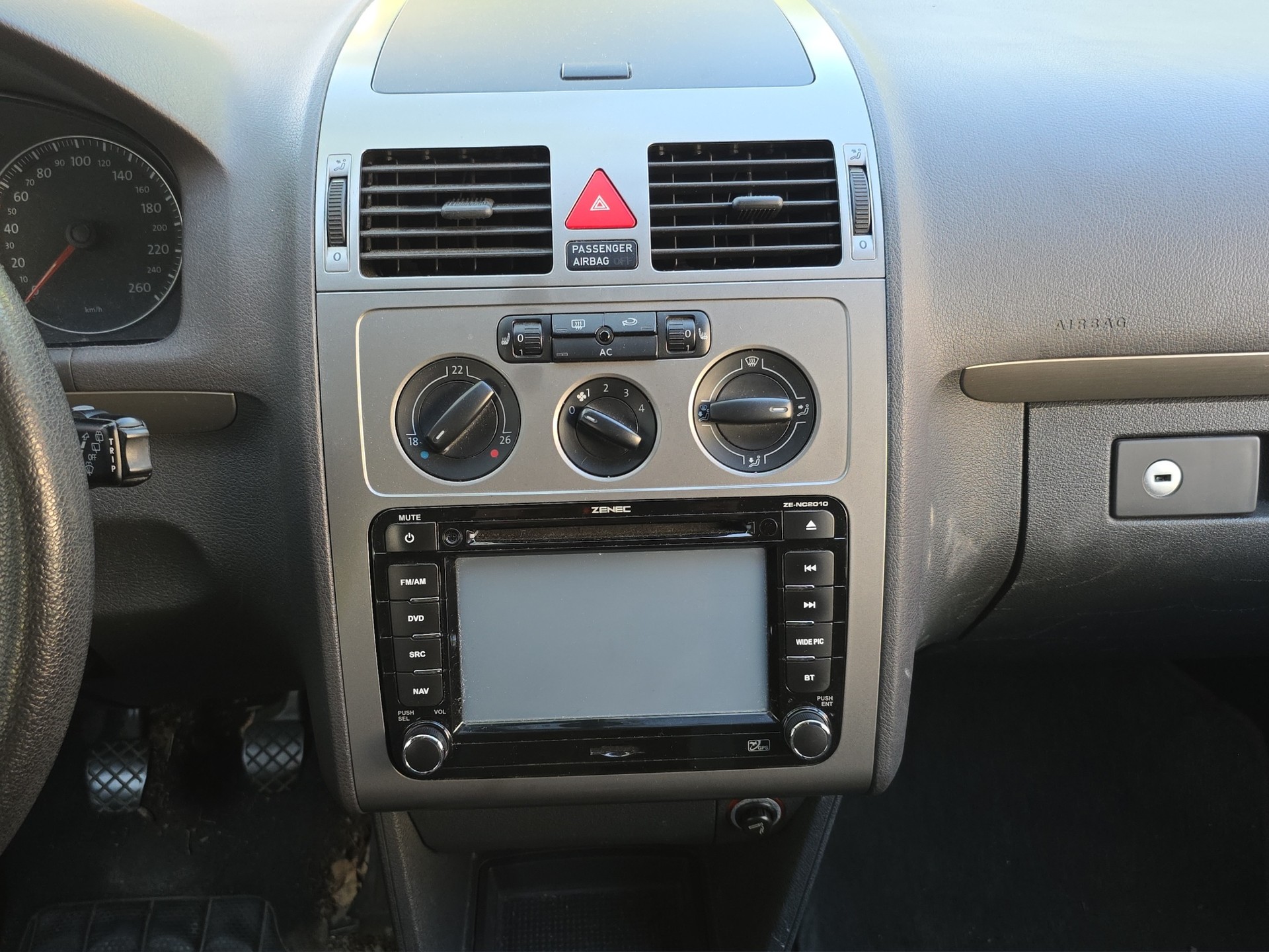 VW Touran 1.4 TSI Trendline-image-12