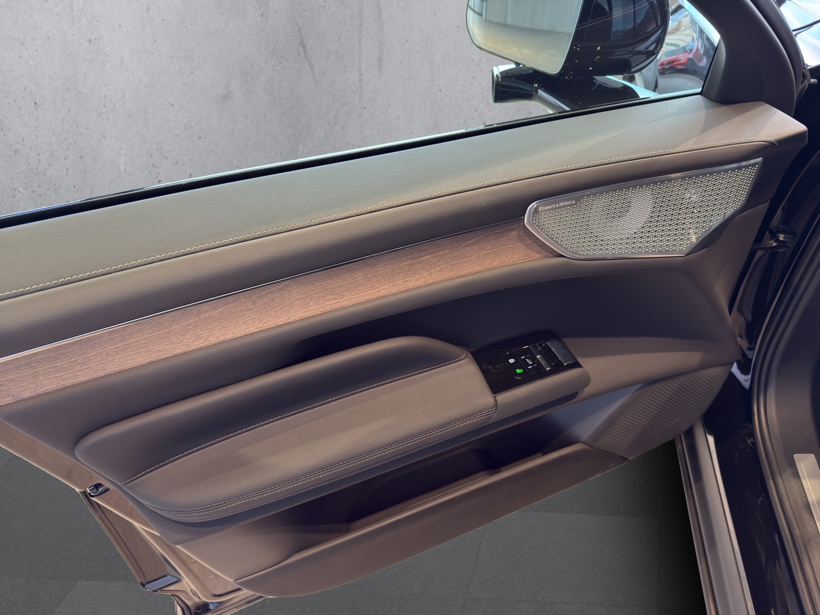 VOLVO ES90 Ultra-image-8