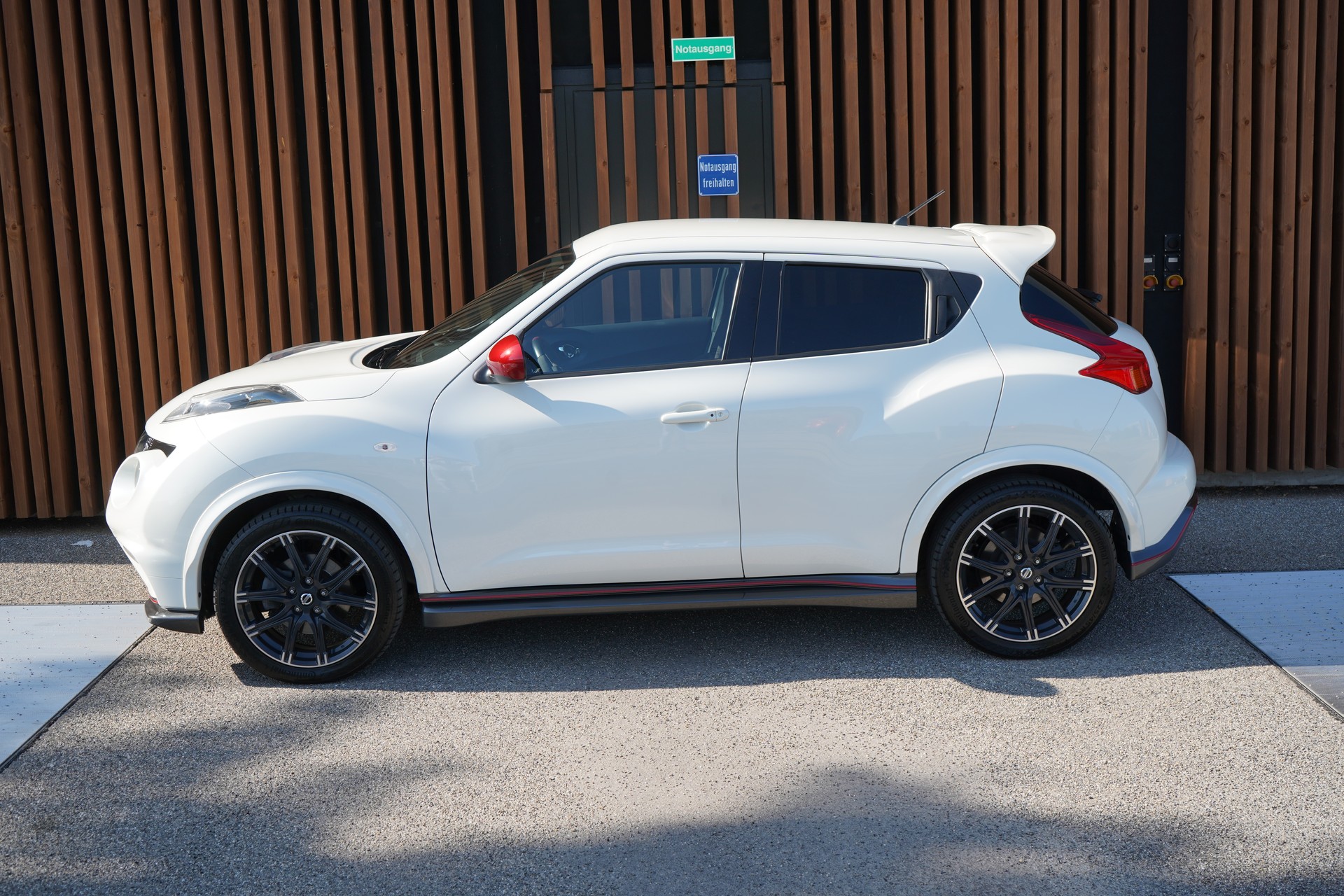 NISSAN JUKE 1.6 DIG-T NISMO 4x4 XTRONIC M-CVT l 200 PS-showroom-element-3