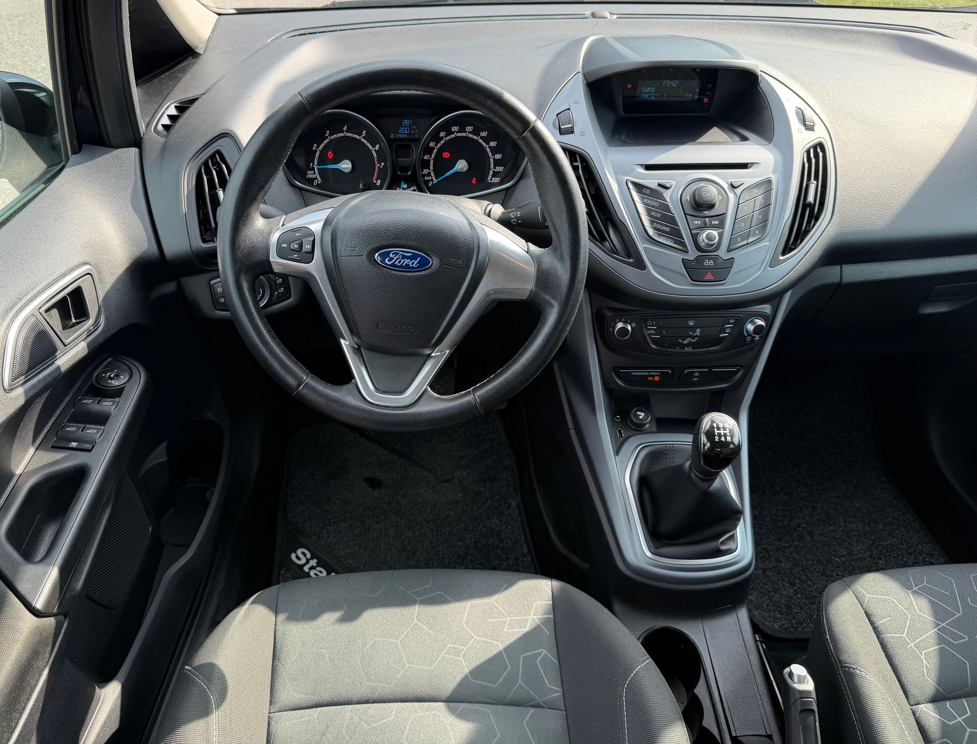 FORD B-Max 1.0 SCTi Titanium-image-13