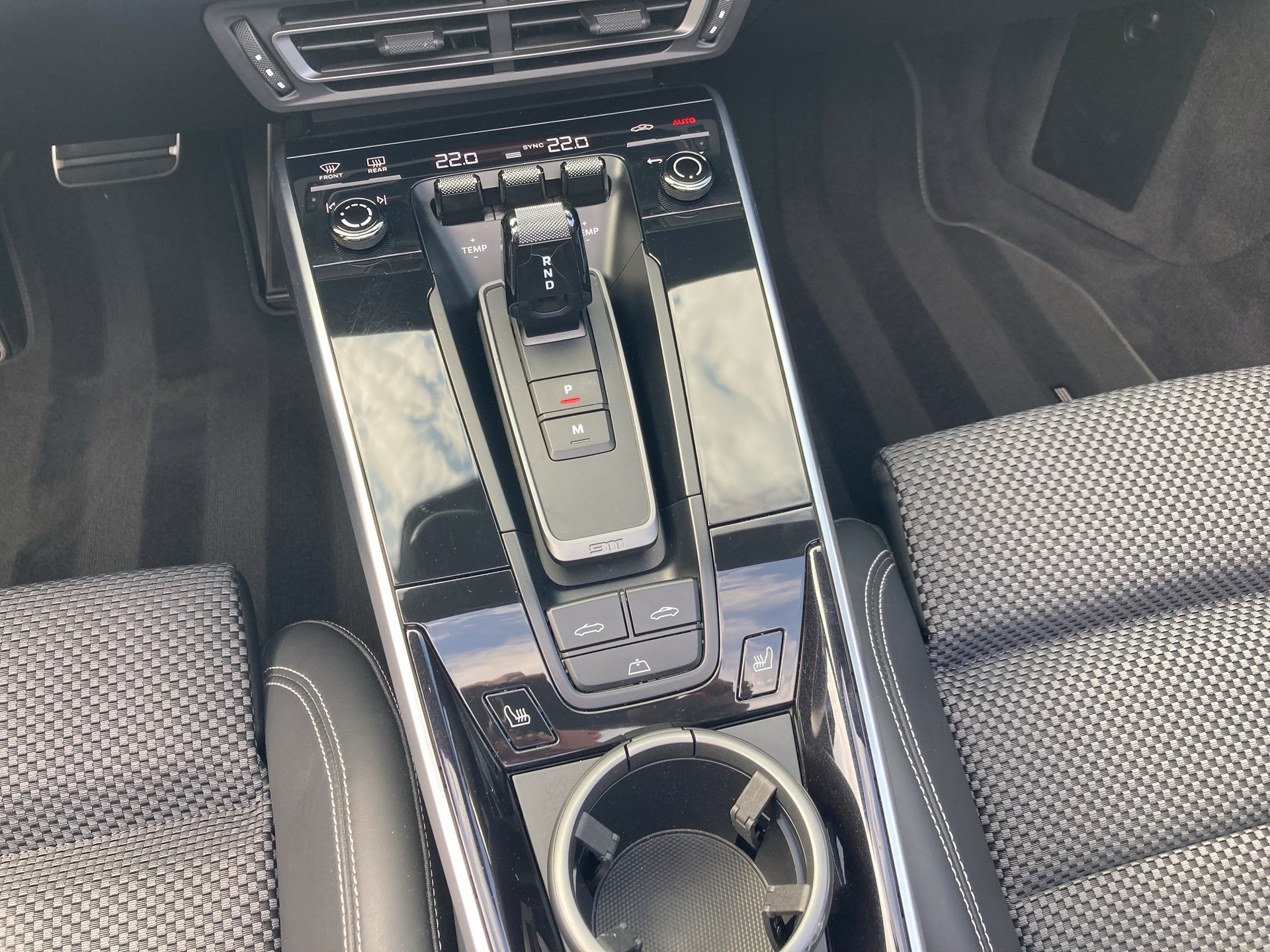 PORSCHE 911 Carrera 4S Cabriolet-image-16