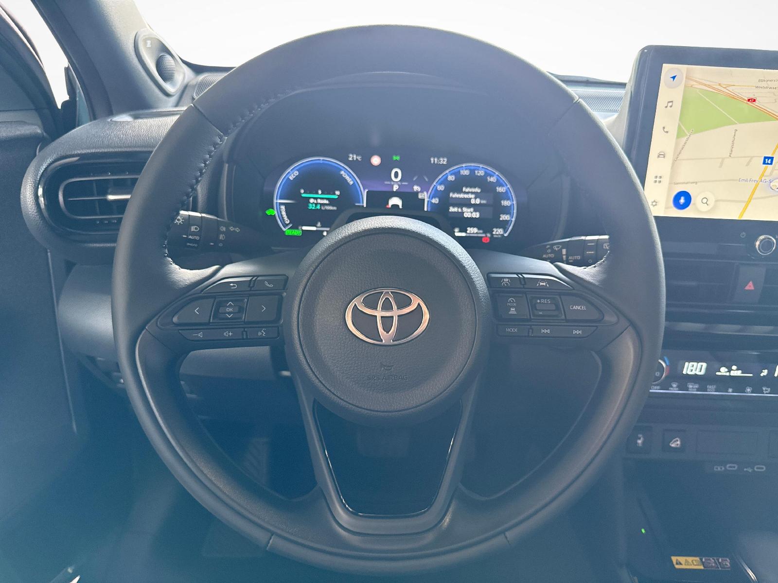 TOYOTA Yaris Cross 1.5 VVT-i HSD Premium AWD-i-image-14