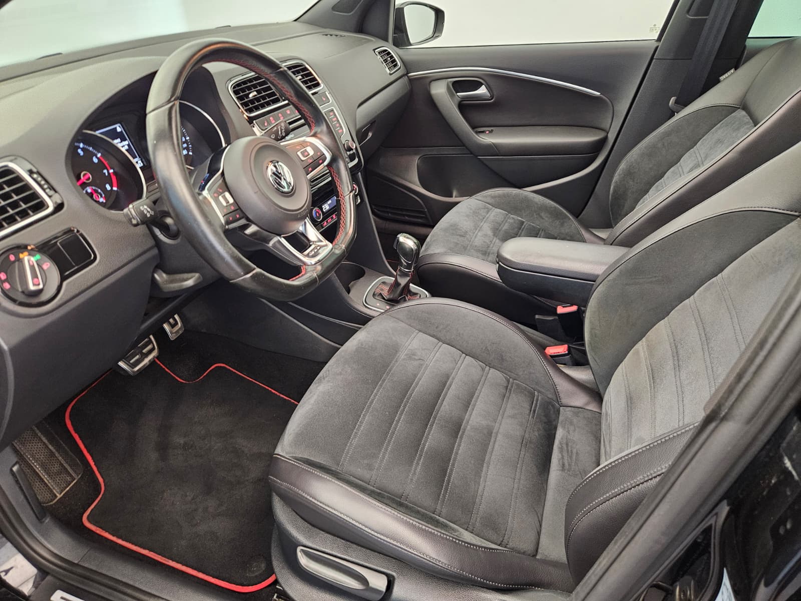 VW Polo 1.8 TSI GTI DSG-image-10