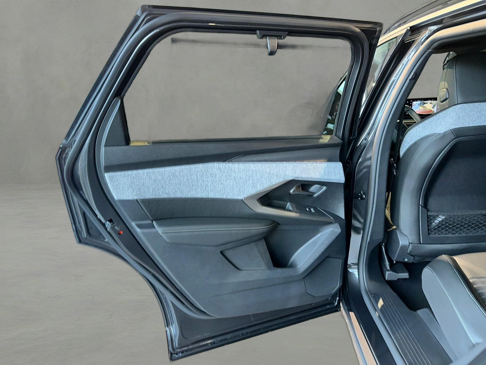 PEUGEOT 5008 1.2 Hybrid GT-image-14