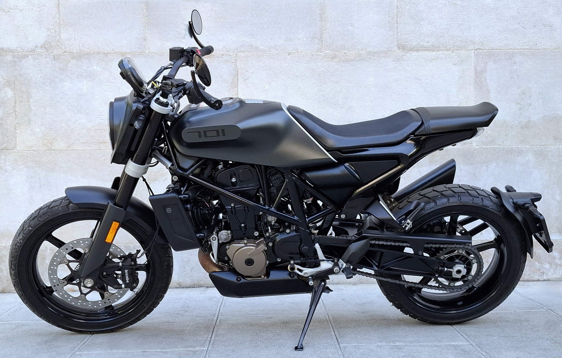 HUSQVARNA Svartpilen 701-showroom-element-2