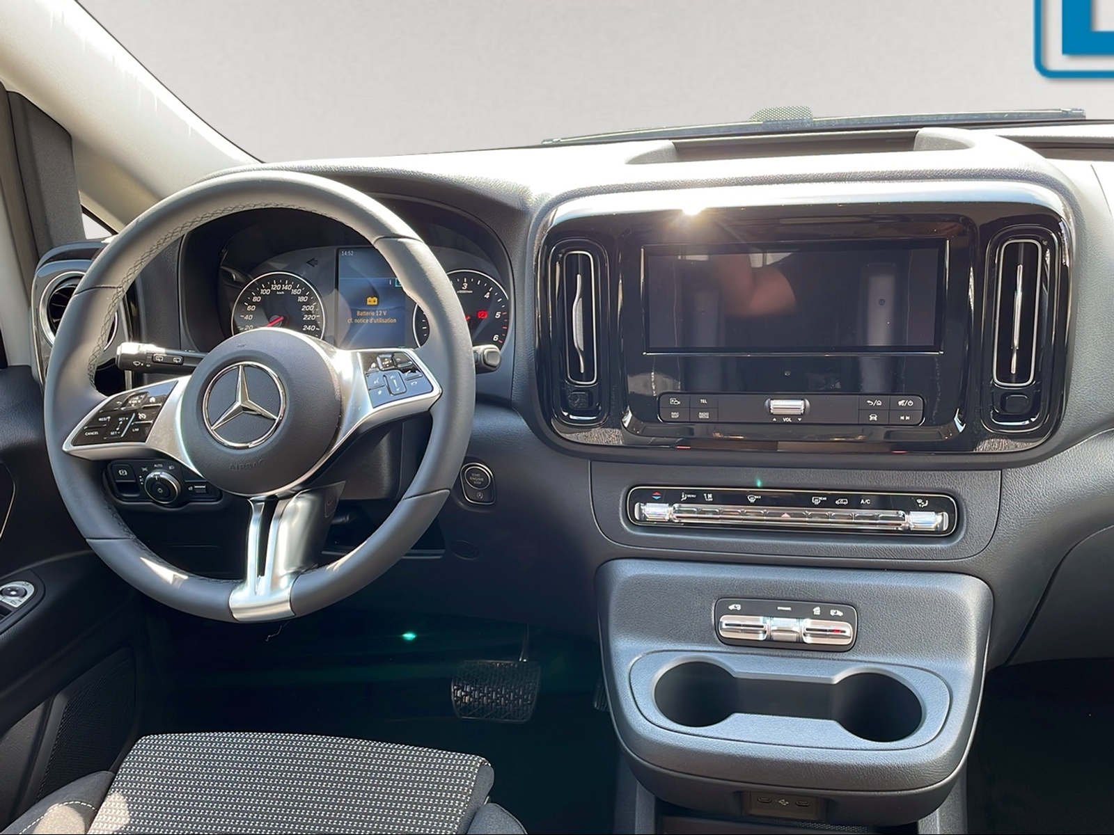 MERCEDES-BENZ Vito 116 CDI Lang Tourer 9G-Tronic 4M Select-image-5